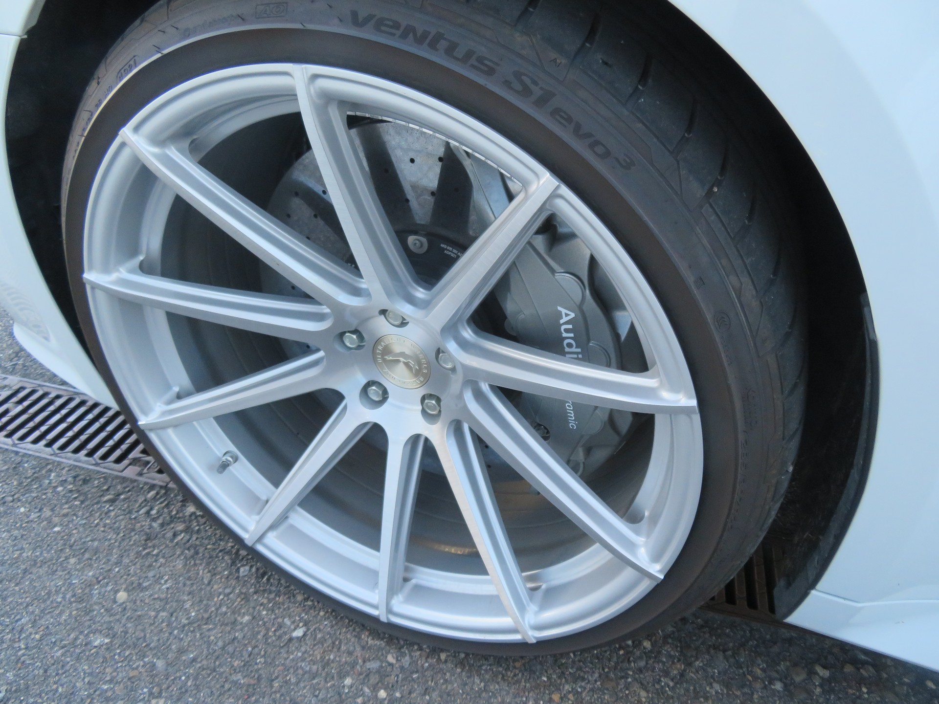 AUDI RS6 Avant 4.0 TFSI V8 quattro-image-14