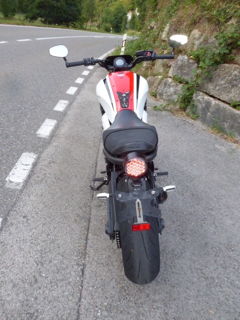 YAMAHA XSR 700-showroom-element-3