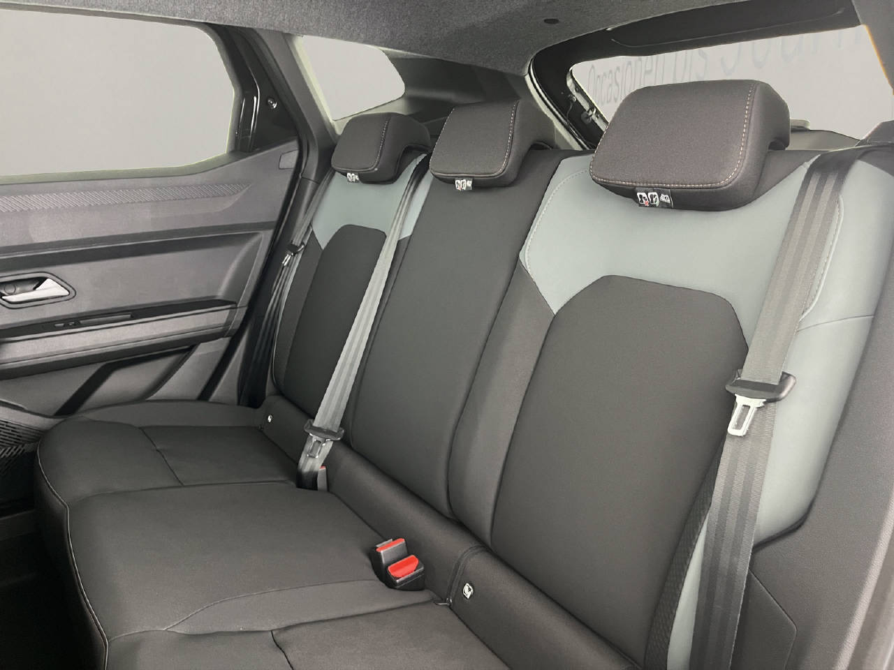 DACIA Duster 1.2 Hybrid Extreme 4WD-image-16