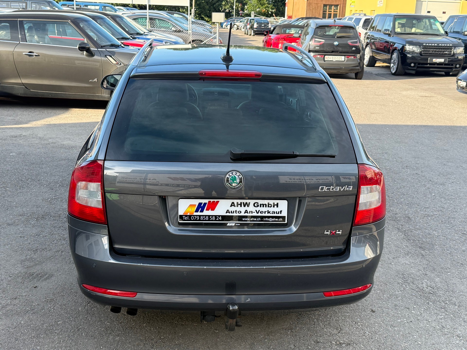 SKODA Octavia Combi 2.0 TDI Laurin & Klement 4x4 DSG / Frisch ab MFK / Zahnriemen ersetzt / AHK 1600kg / Leder/Alcantara / Navi-image-5