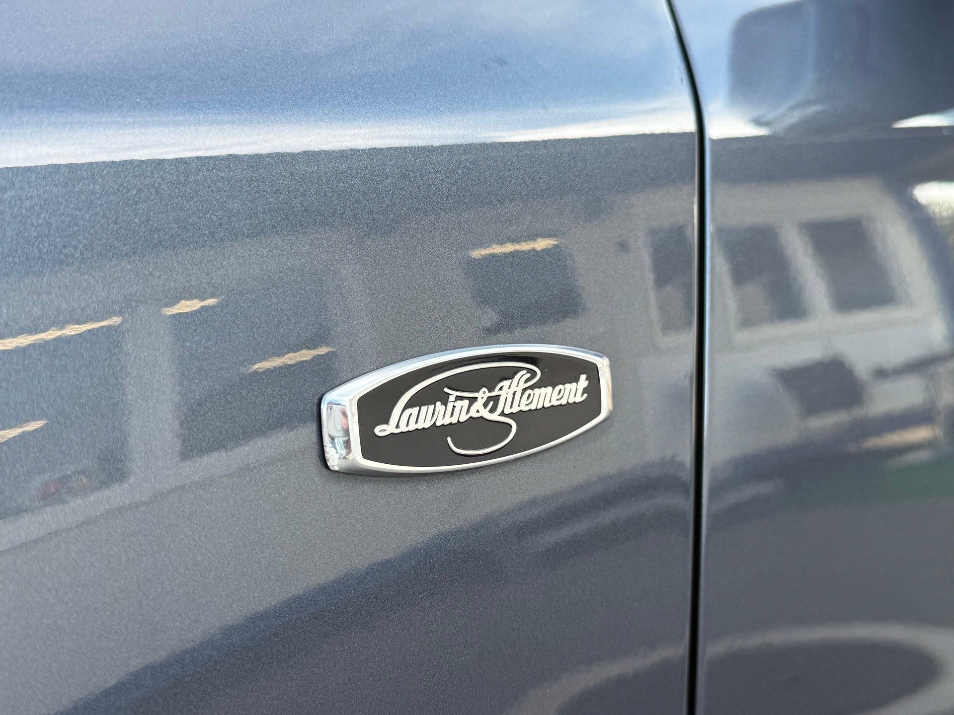 SKODA Octavia Combi 2.0 TDI Laurin & Klement 4x4 DSG / Frisch ab MFK / Zahnriemen ersetzt / AHK 1600kg / Leder/Alcantara / Navi-image-1