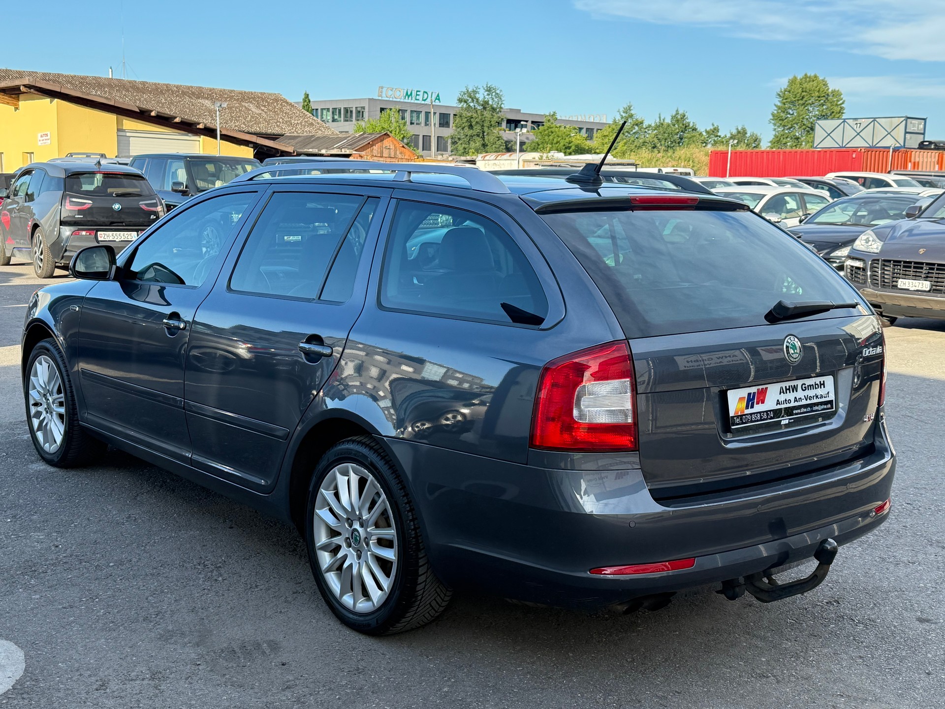 SKODA Octavia Combi 2.0 TDI Laurin & Klement 4x4 DSG / Frisch ab MFK / Zahnriemen ersetzt / AHK 1600kg / Leder/Alcantara / Navi-image-6