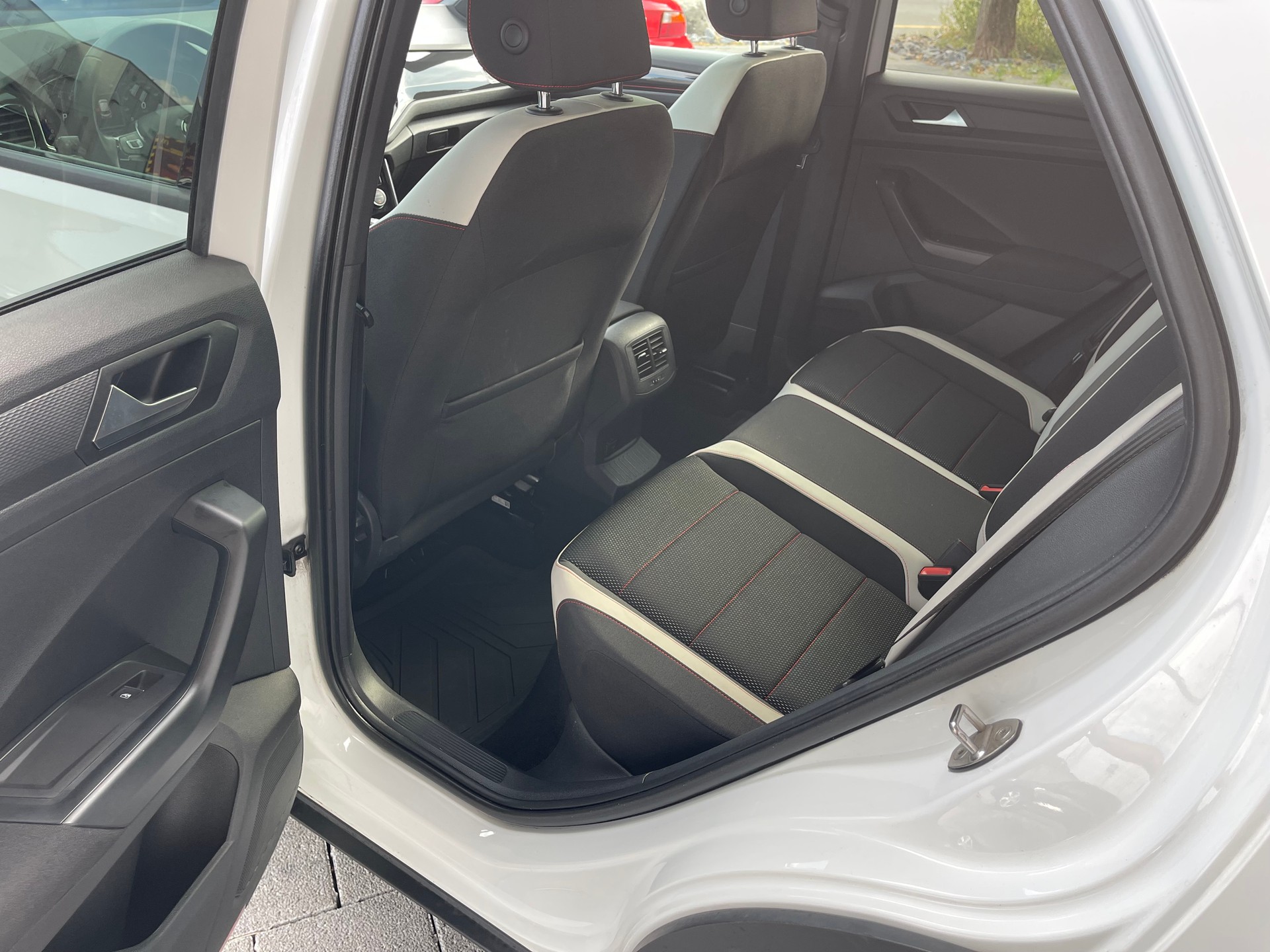 VW T-Roc 2.0 TSI Sport DSG 4Motion-image-15