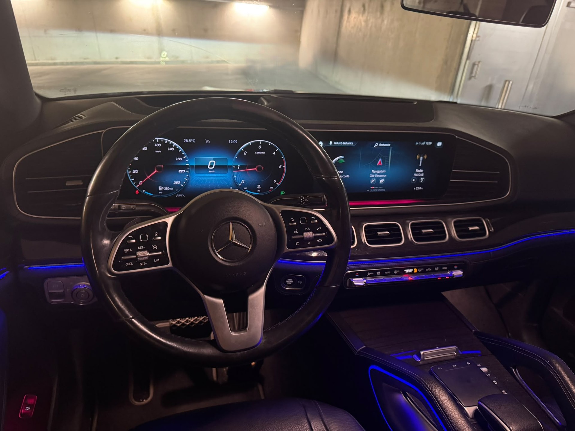 MERCEDES-BENZ GLE 300 d 4Matic AMG Line 9G-Tronic-image-10