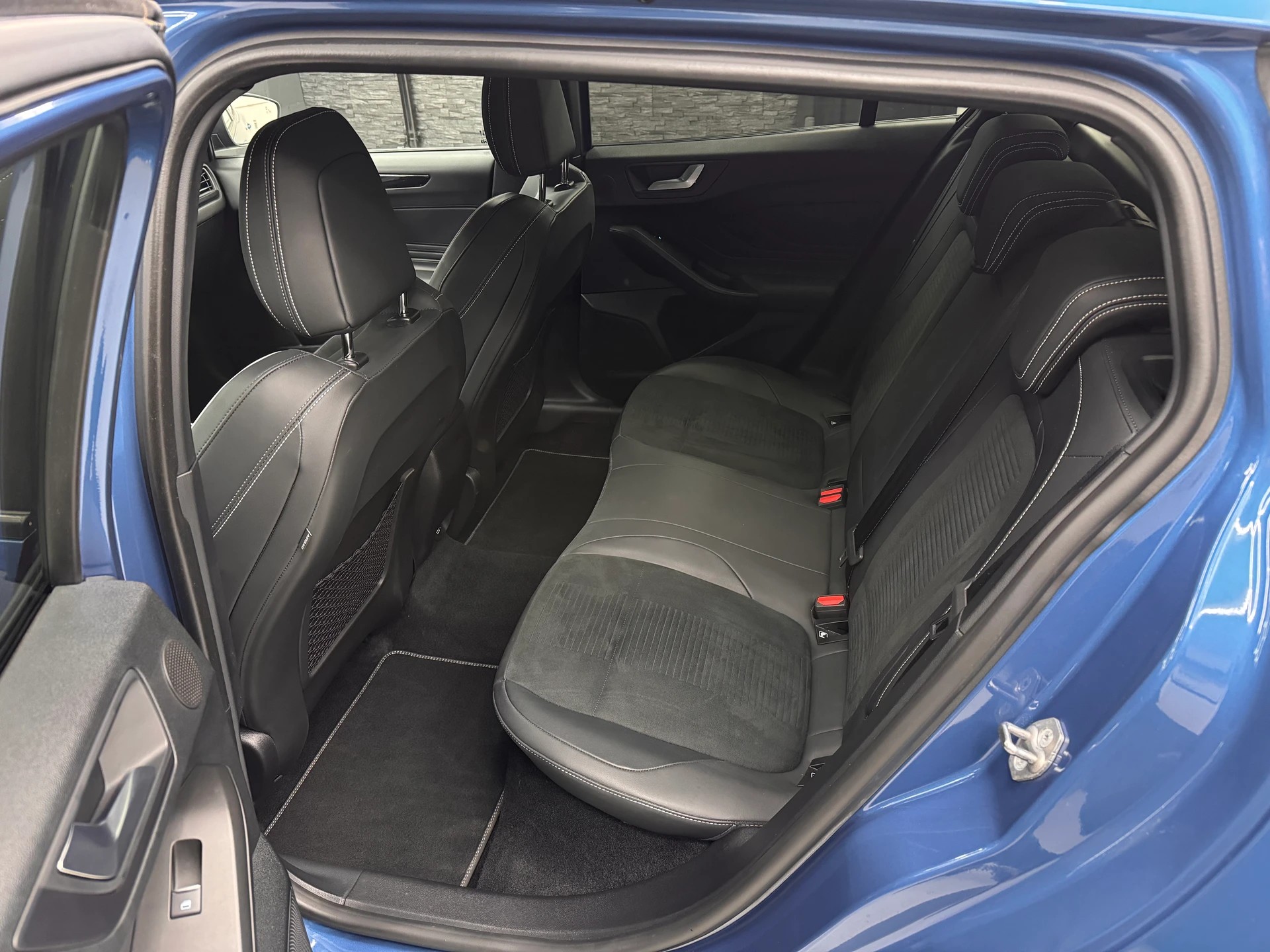 FORD Focus ST 2.3 Styling Paket Automat-image-13