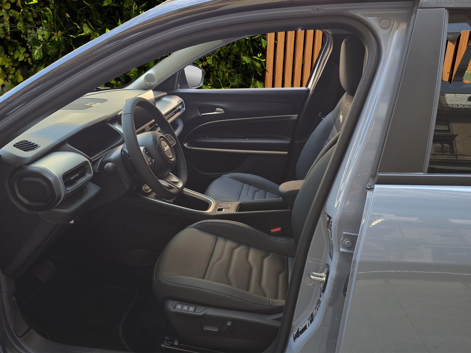 JEEP Avenger 1.2 Turbo MHEV Summit-image-8