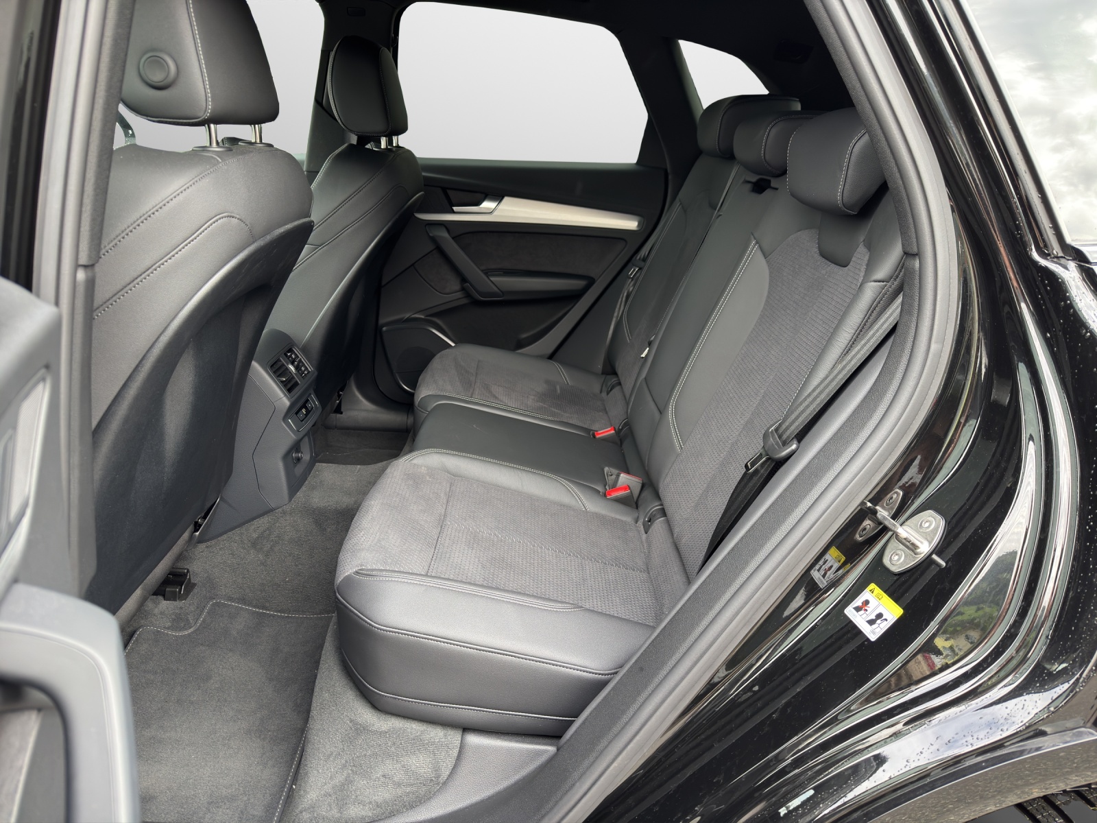 AUDI Q5 2.0 40 TDI Black Edition quattro S-Tronic-image-6