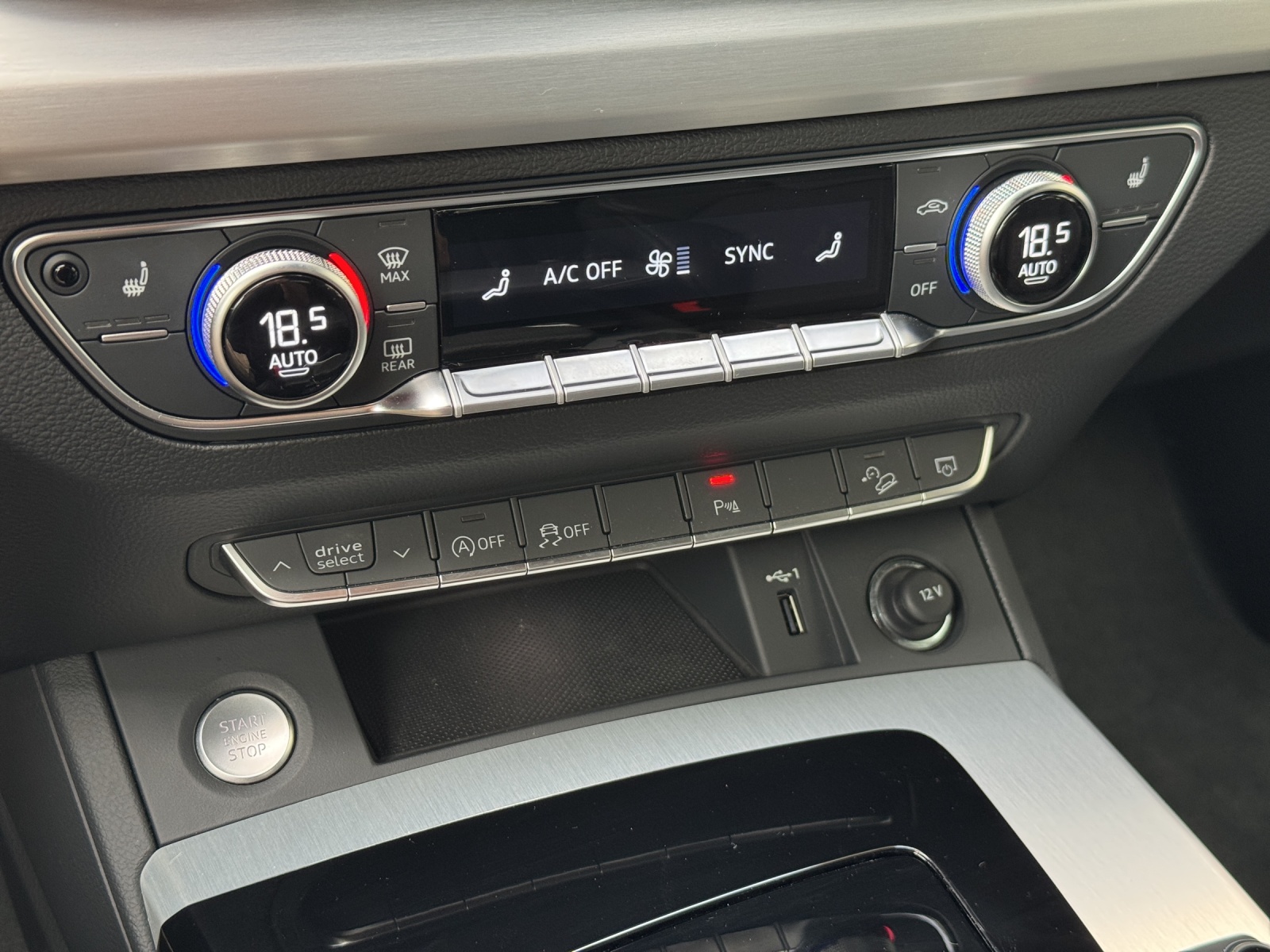AUDI Q5 2.0 40 TDI Black Edition quattro S-Tronic-image-11