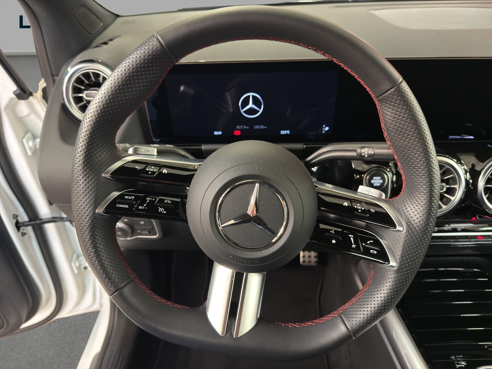 MERCEDES-BENZ B 200 - AMG / Rückfahrkamera / Keyless GO / Ambiente-Licht-image-9