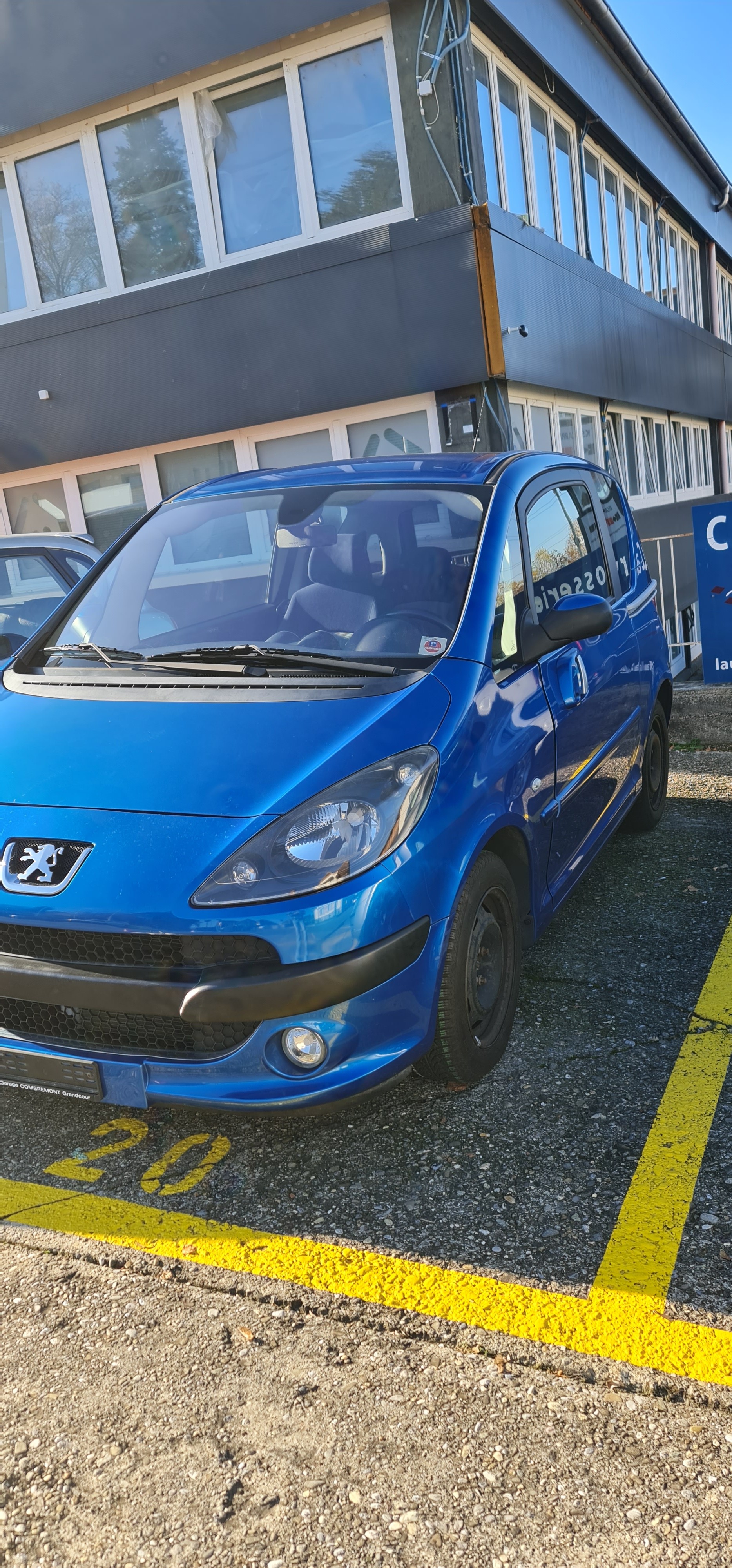 PEUGEOT 1007 1.6 Trendy 2-Tronic-image-0
