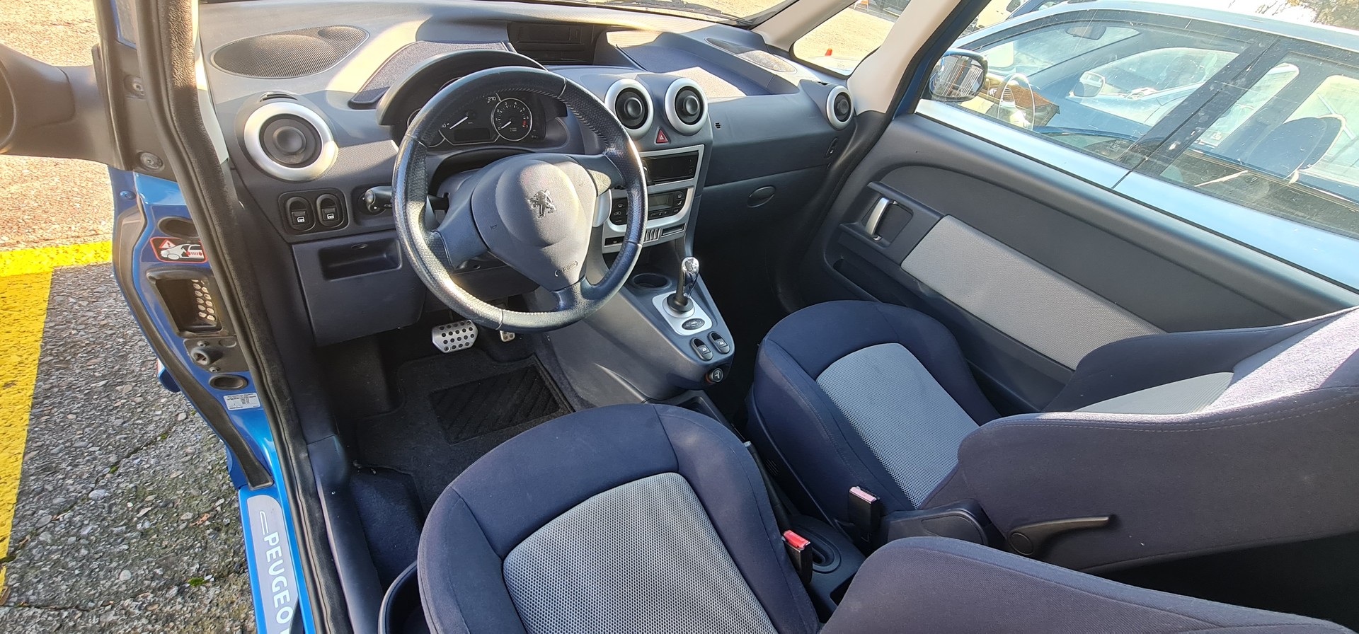 PEUGEOT 1007 1.6 Trendy 2-Tronic-image-8