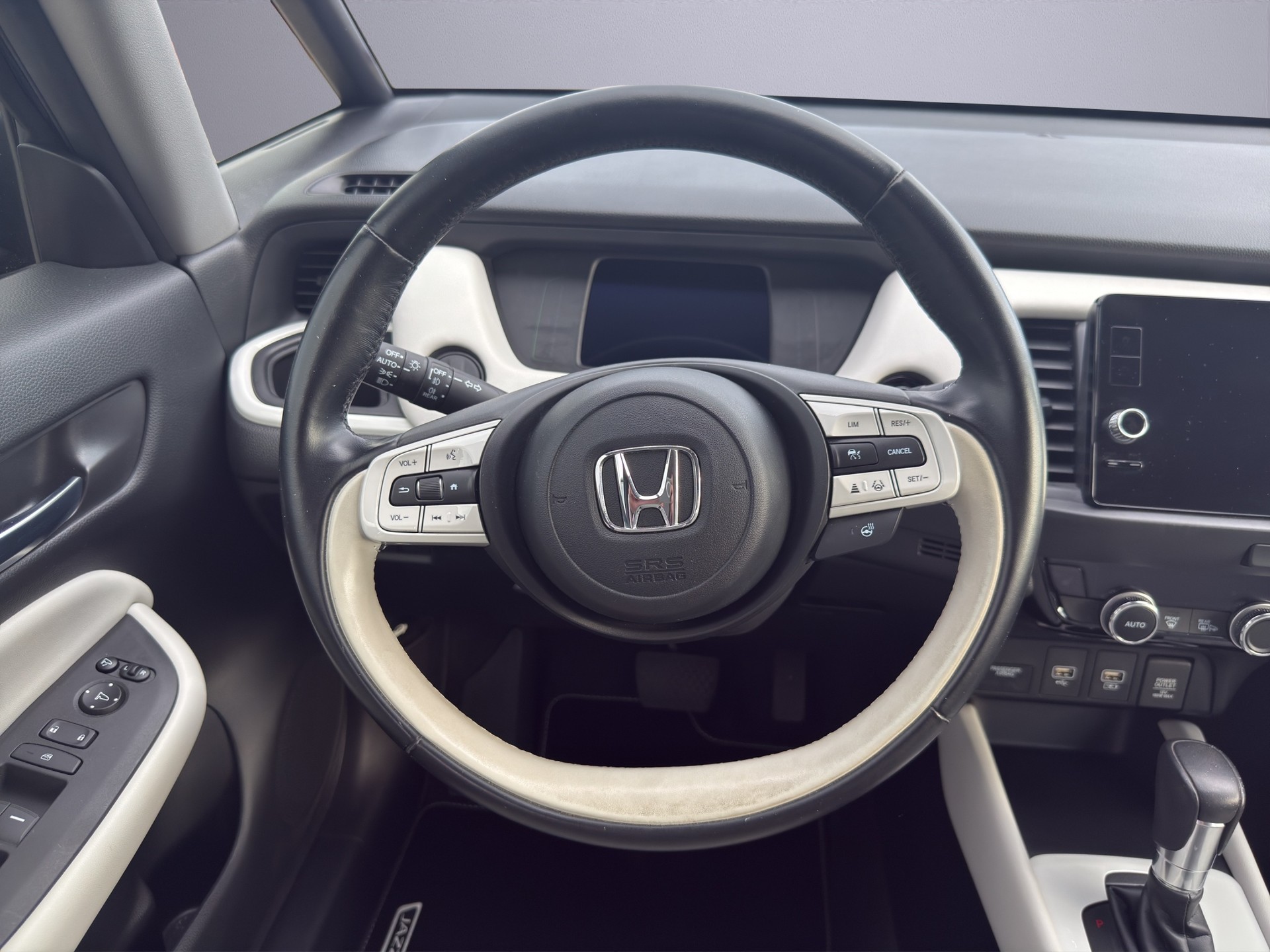 HONDA Jazz 1.5 i-MMD Executive-image-9