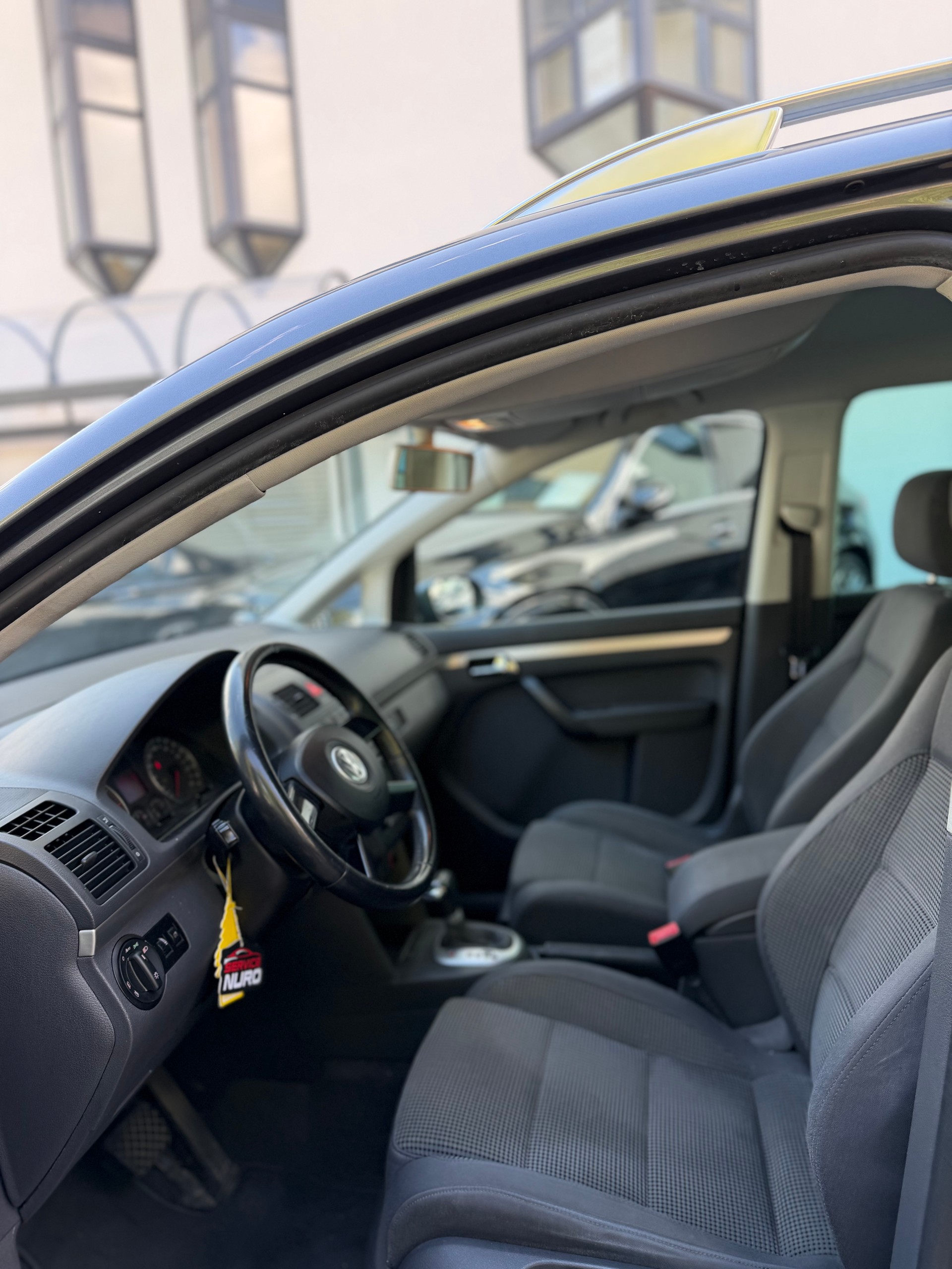 VW TOURAN-image-5