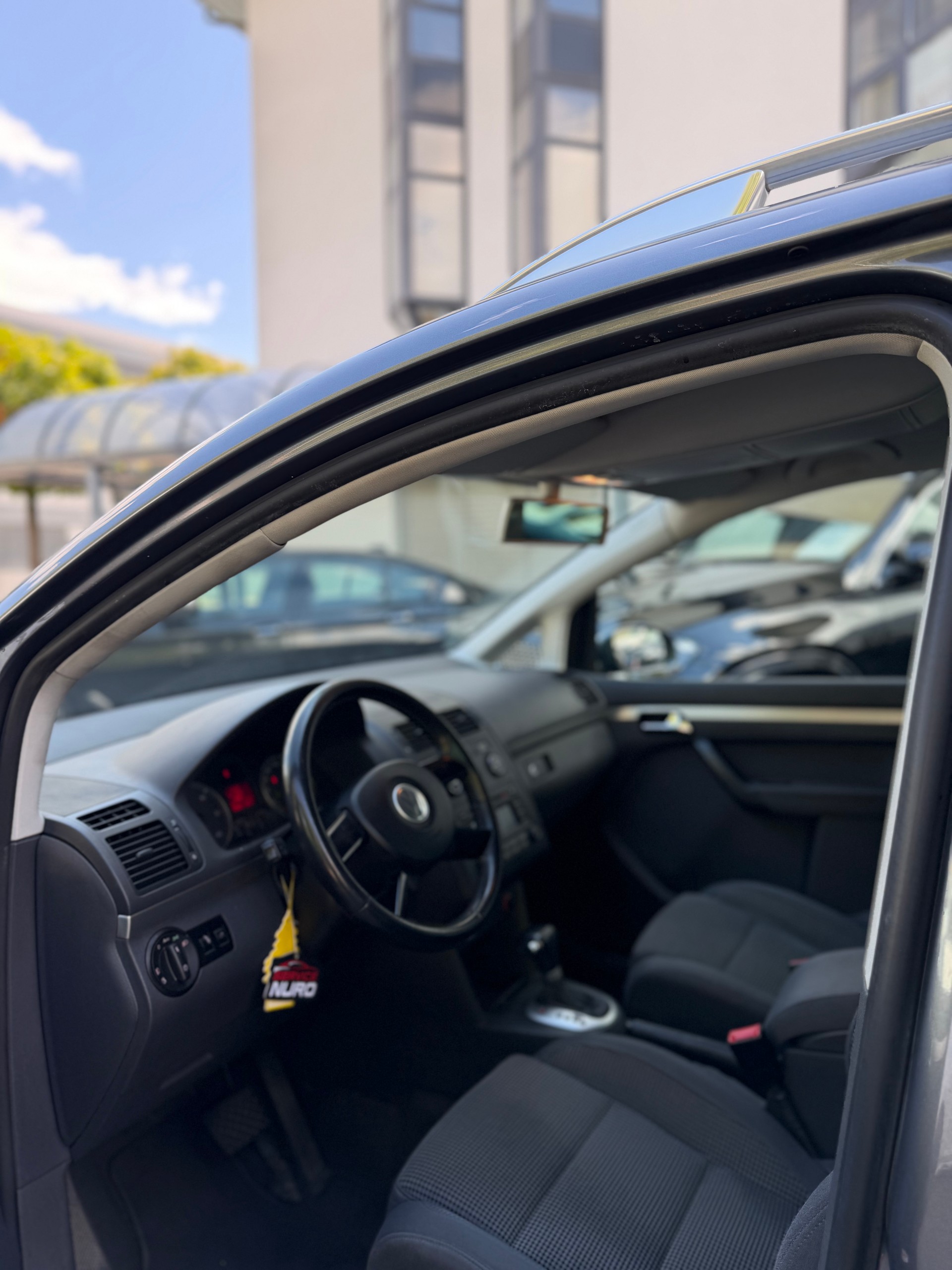 VW TOURAN-image-4