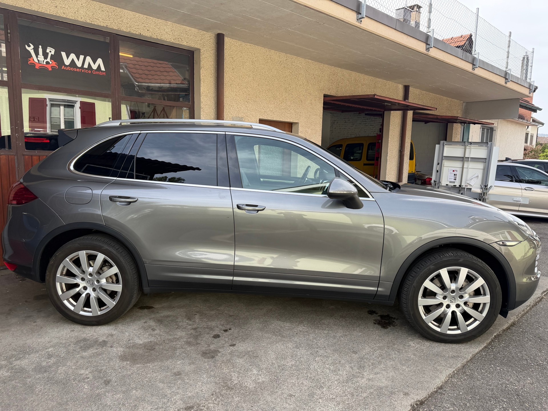 PORSCHE Cayenne S Diesel-image-2