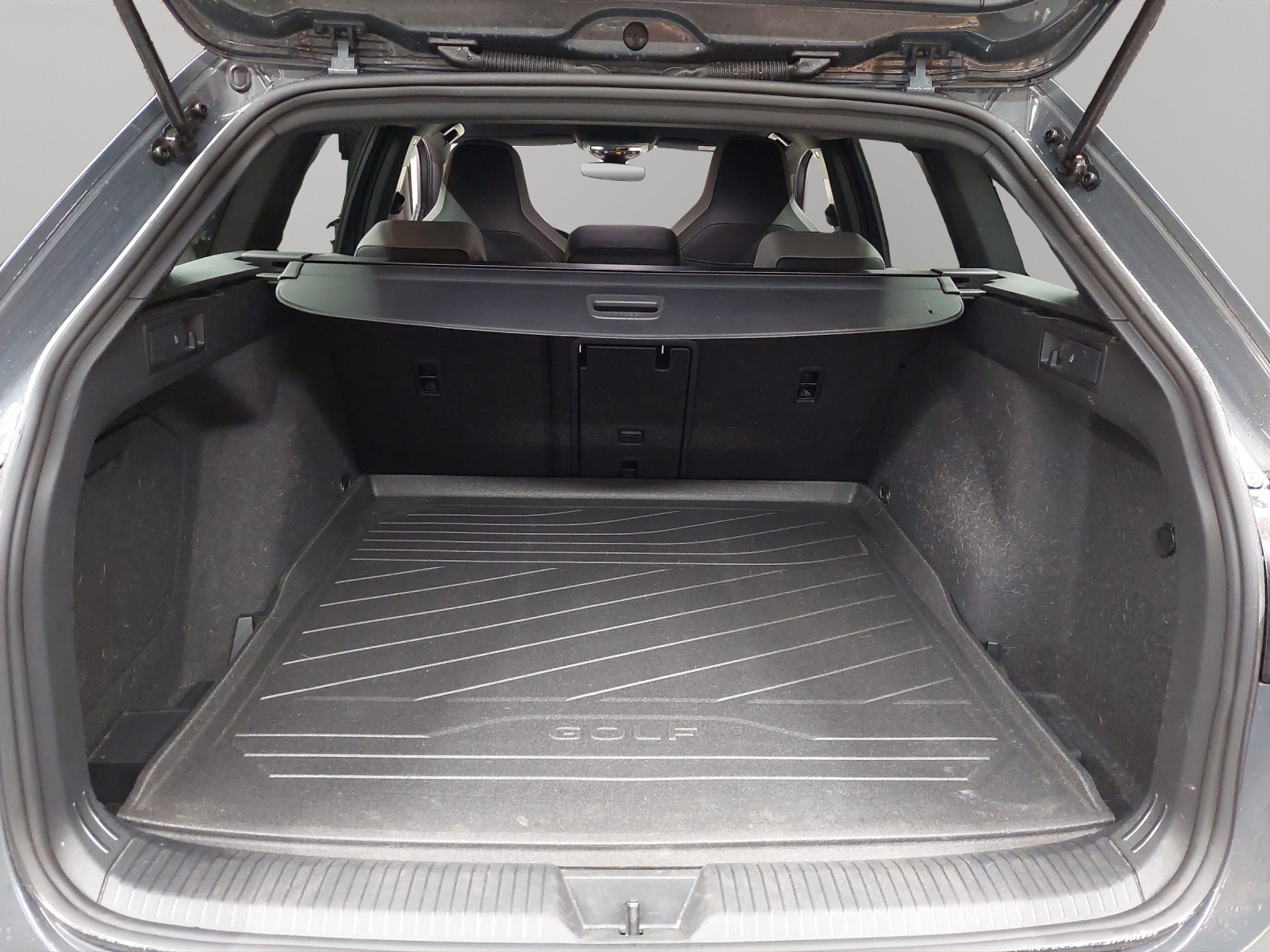 VW Golf Variant 2.0 TSI R-Line DSG 4Motion-image-10