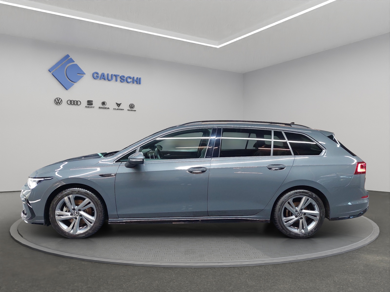 VW Golf Variant 2.0 TSI R-Line DSG 4Motion-image-1