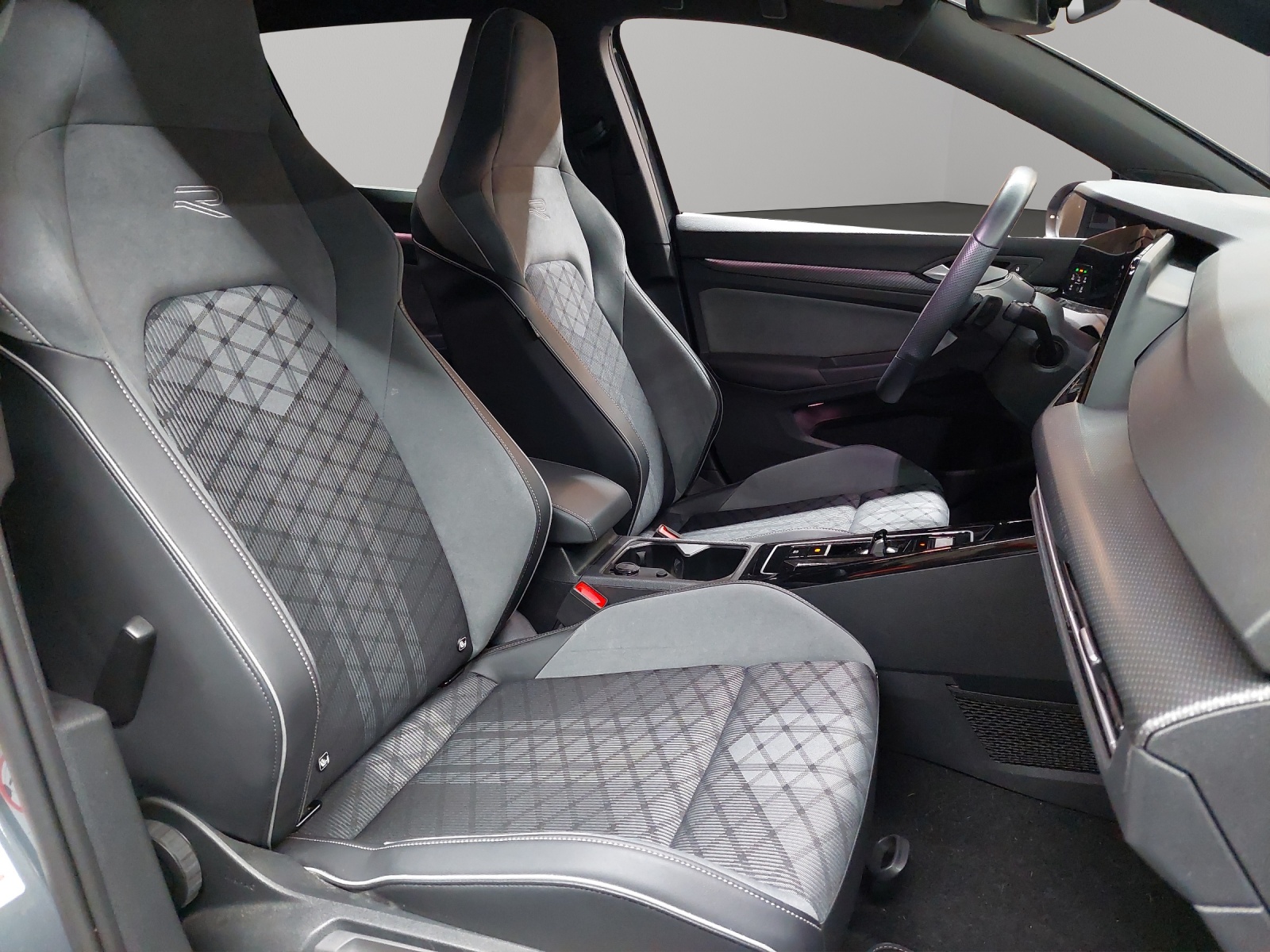 VW Golf Variant 2.0 TSI R-Line DSG 4Motion-image-8