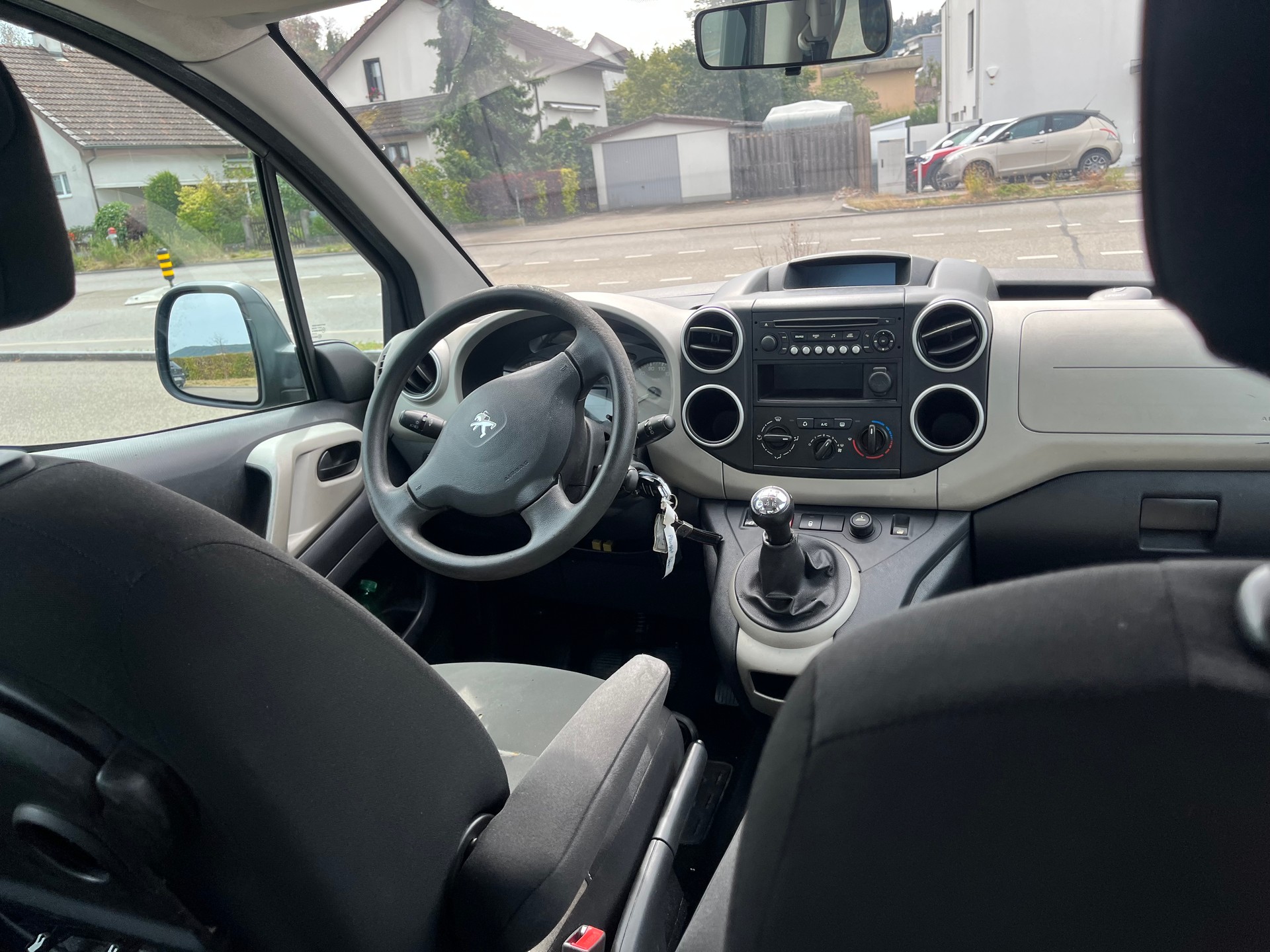 PEUGEOT Partner 1.6 e-HDI Family-image-4