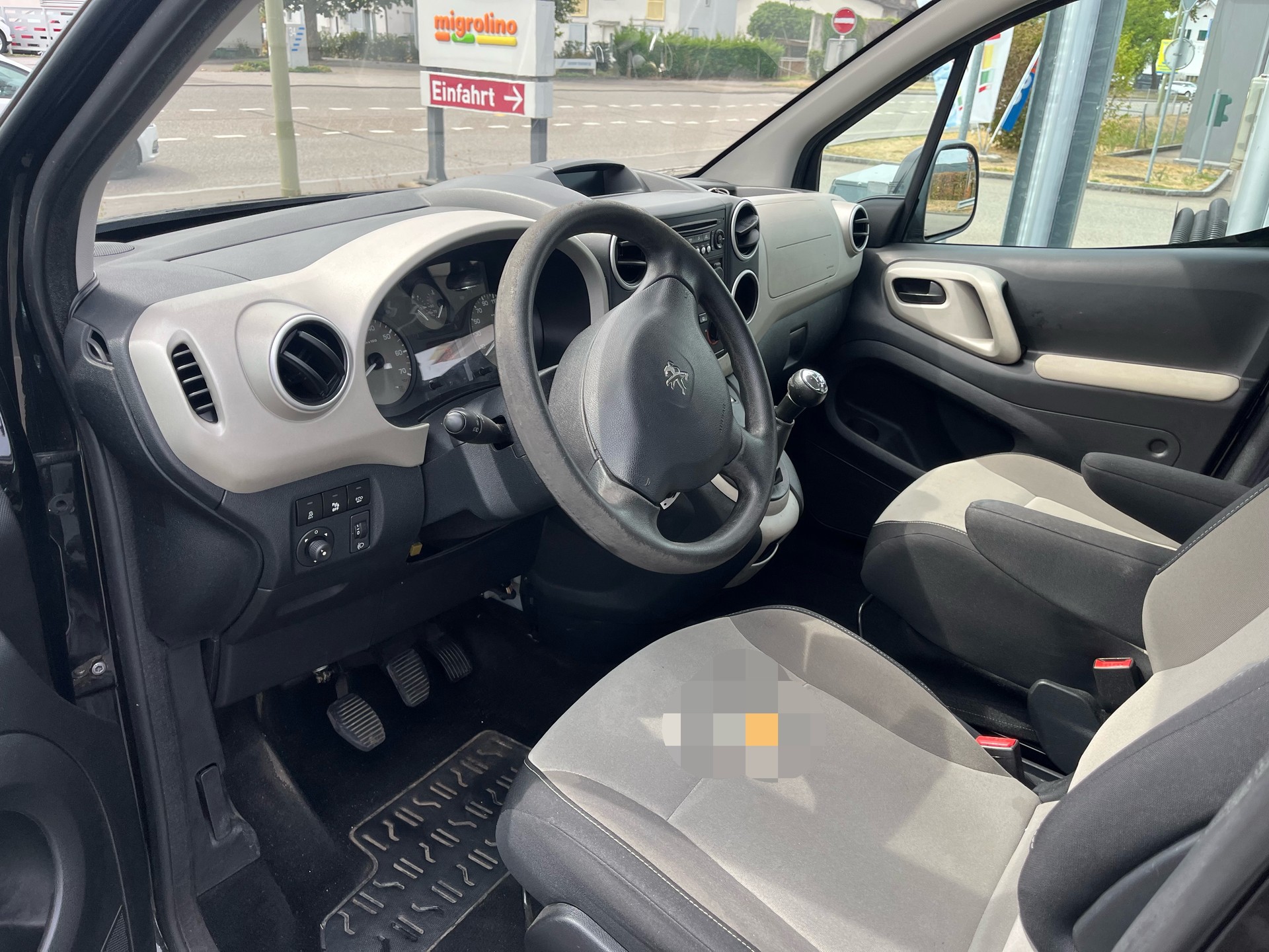 PEUGEOT Partner 1.6 e-HDI Family-image-9
