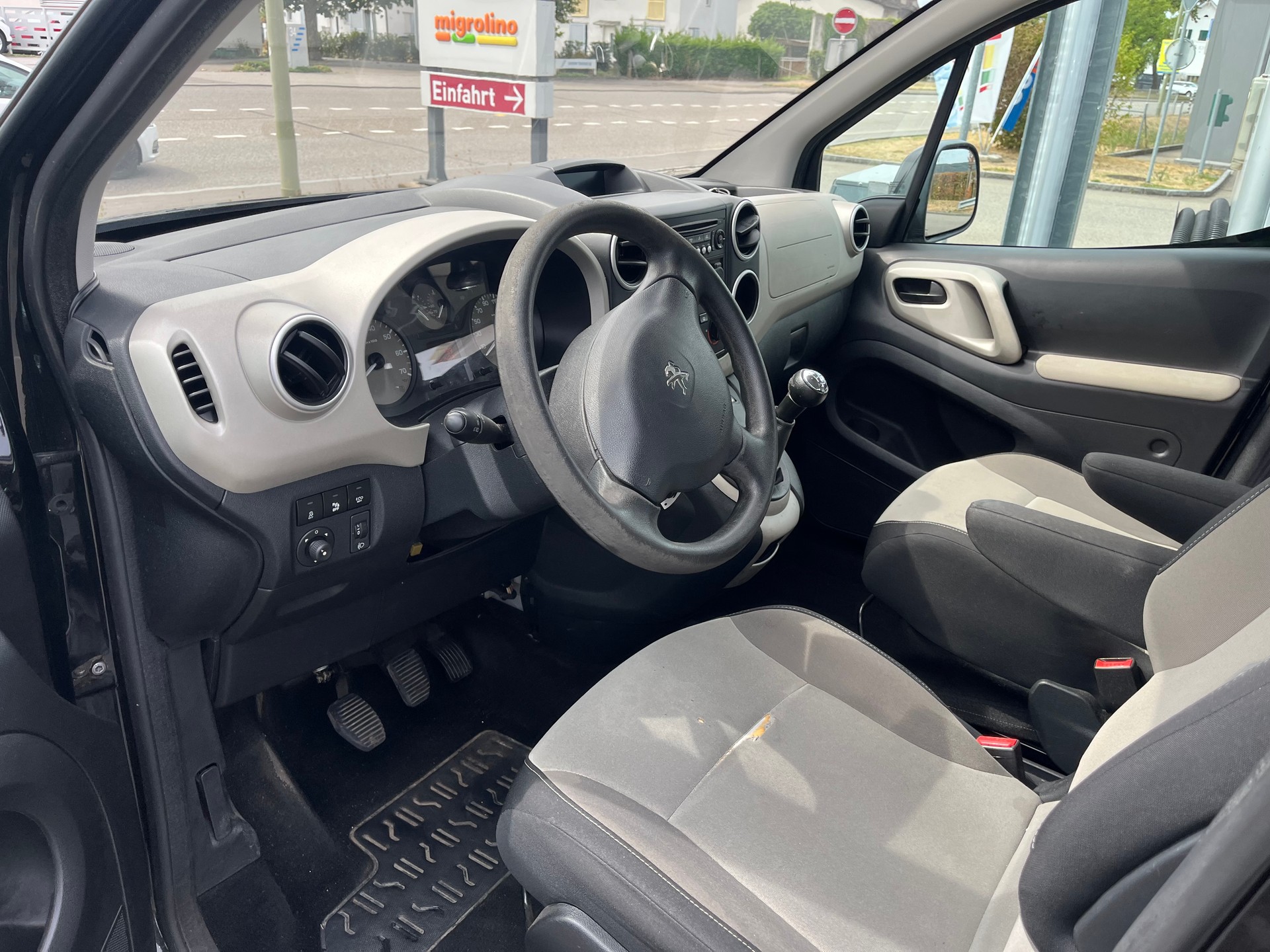 PEUGEOT Partner 1.6 e-HDI Family-image-3