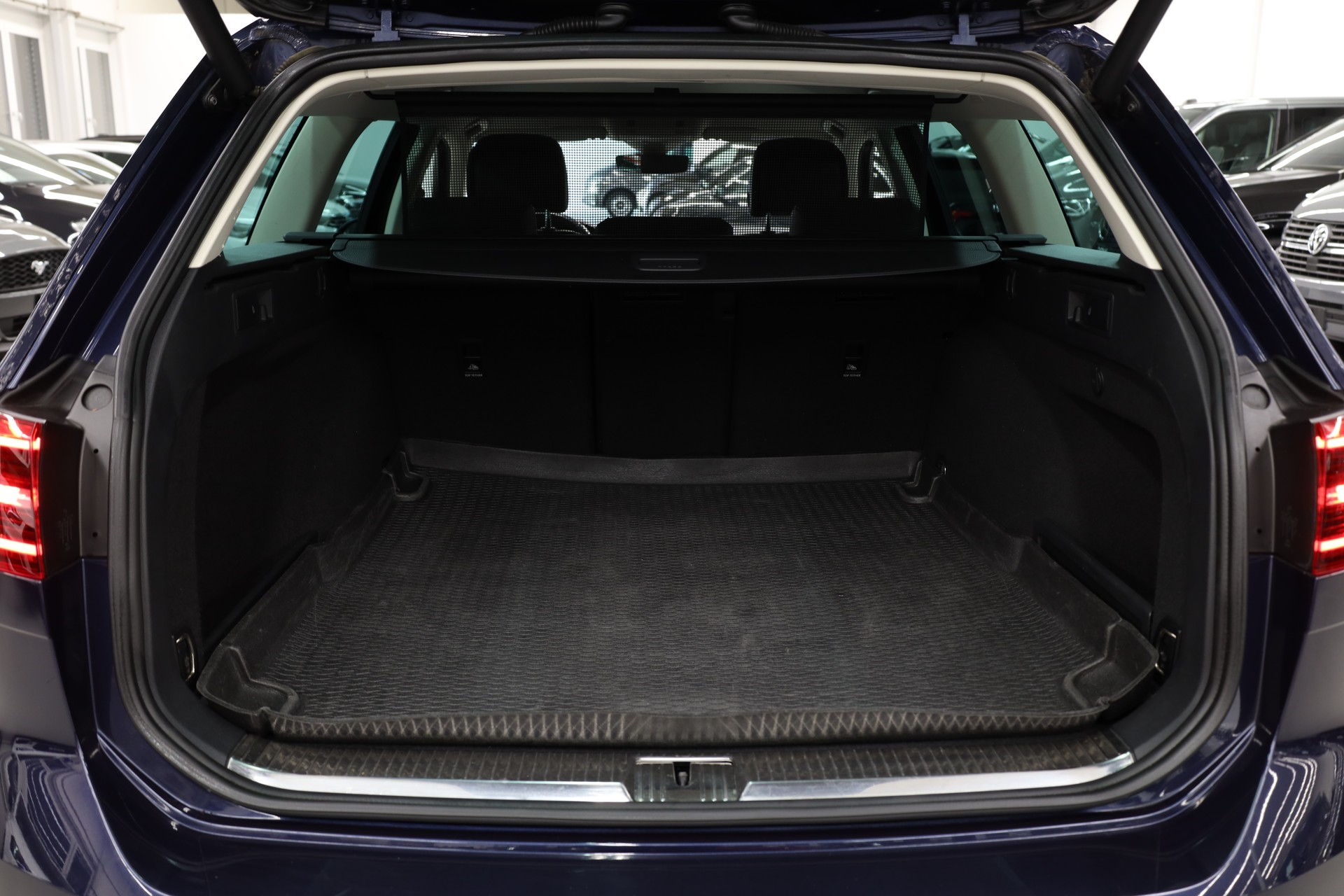 VW Passat Variant 2.0 TSI Highline DSG 4m-image-11