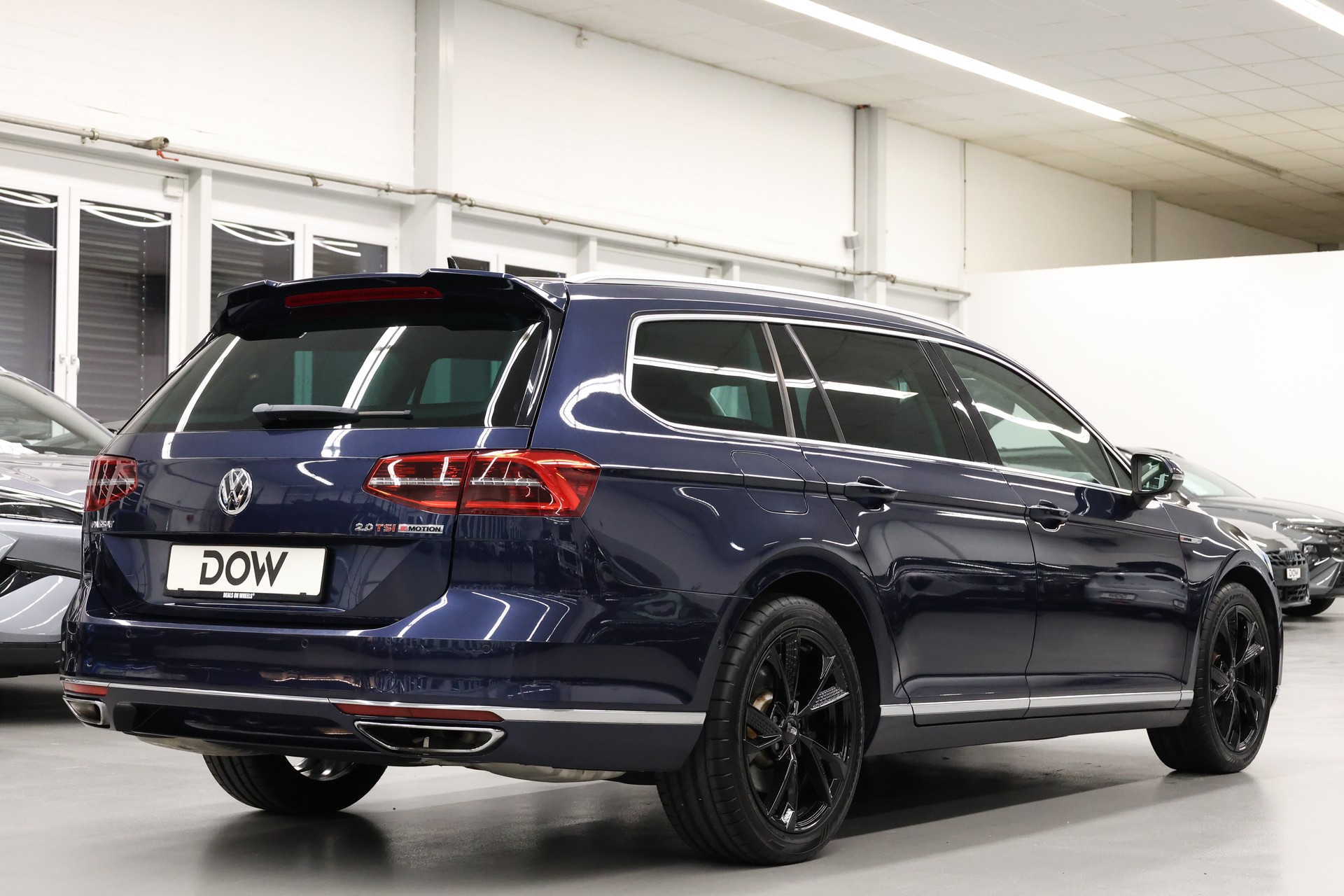 VW Passat Variant 2.0 TSI Highline DSG 4m-image-8