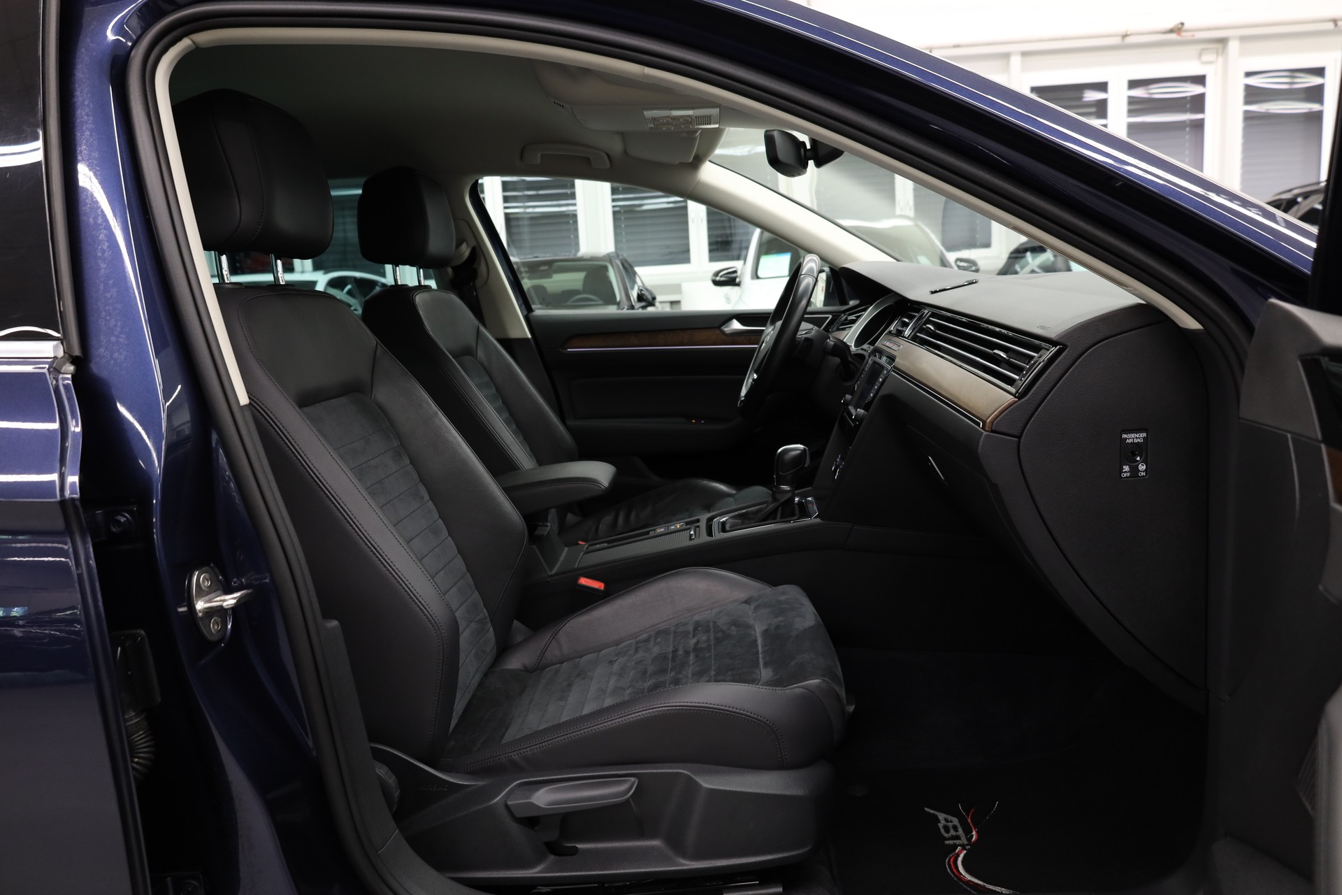 VW Passat Variant 2.0 TSI Highline DSG 4m-image-16