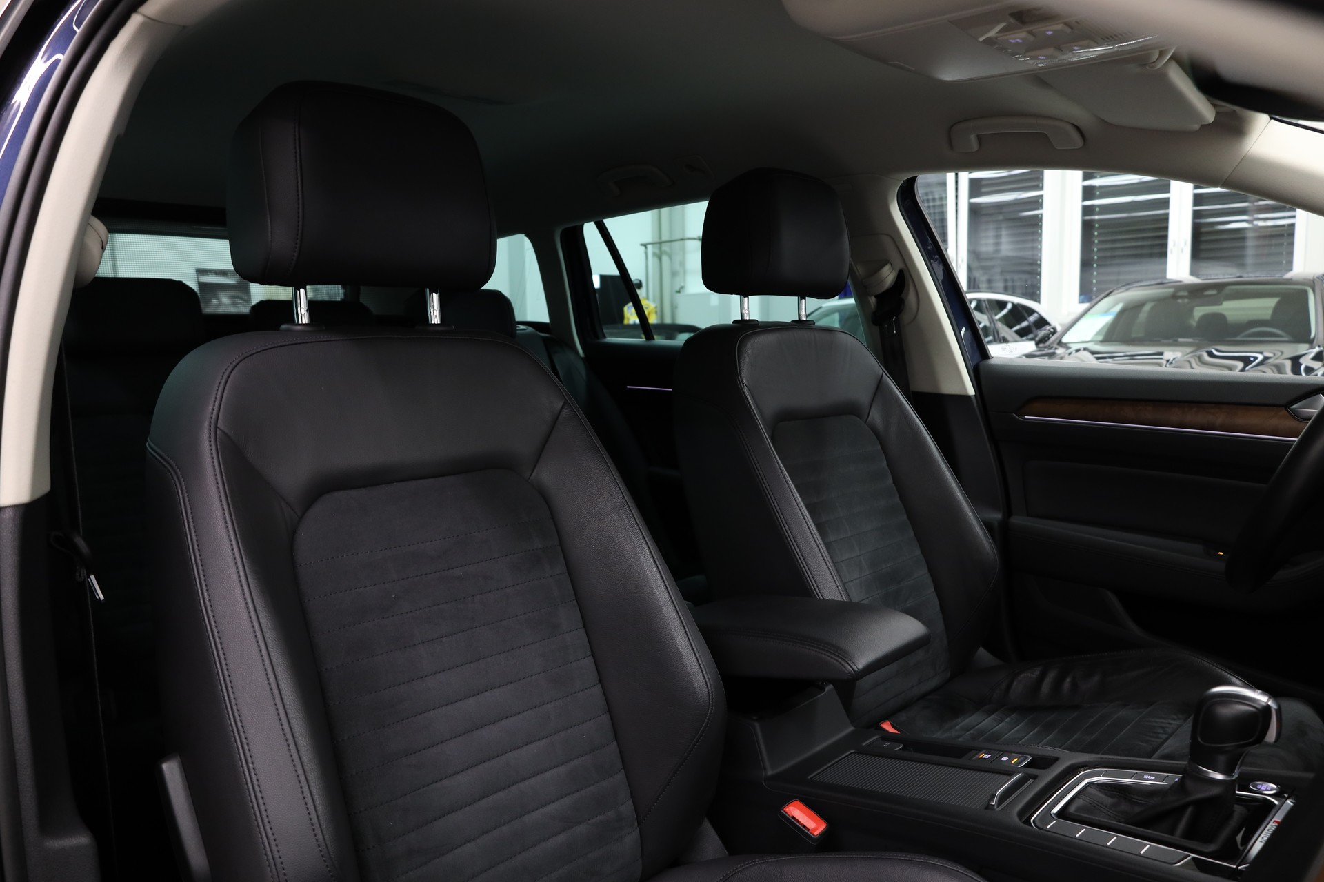 VW Passat Variant 2.0 TSI Highline DSG 4m-image-18