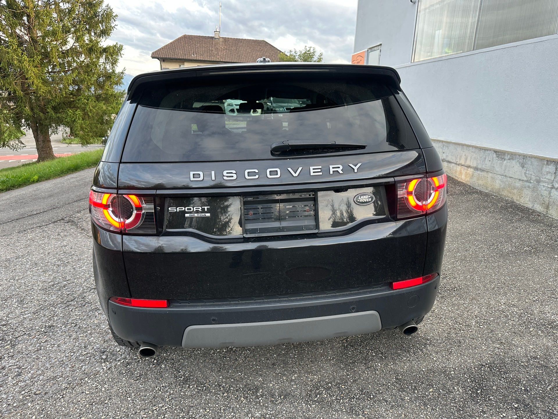 LAND ROVER Discovery Sport 2.0 TD4 SE AT9-image-6