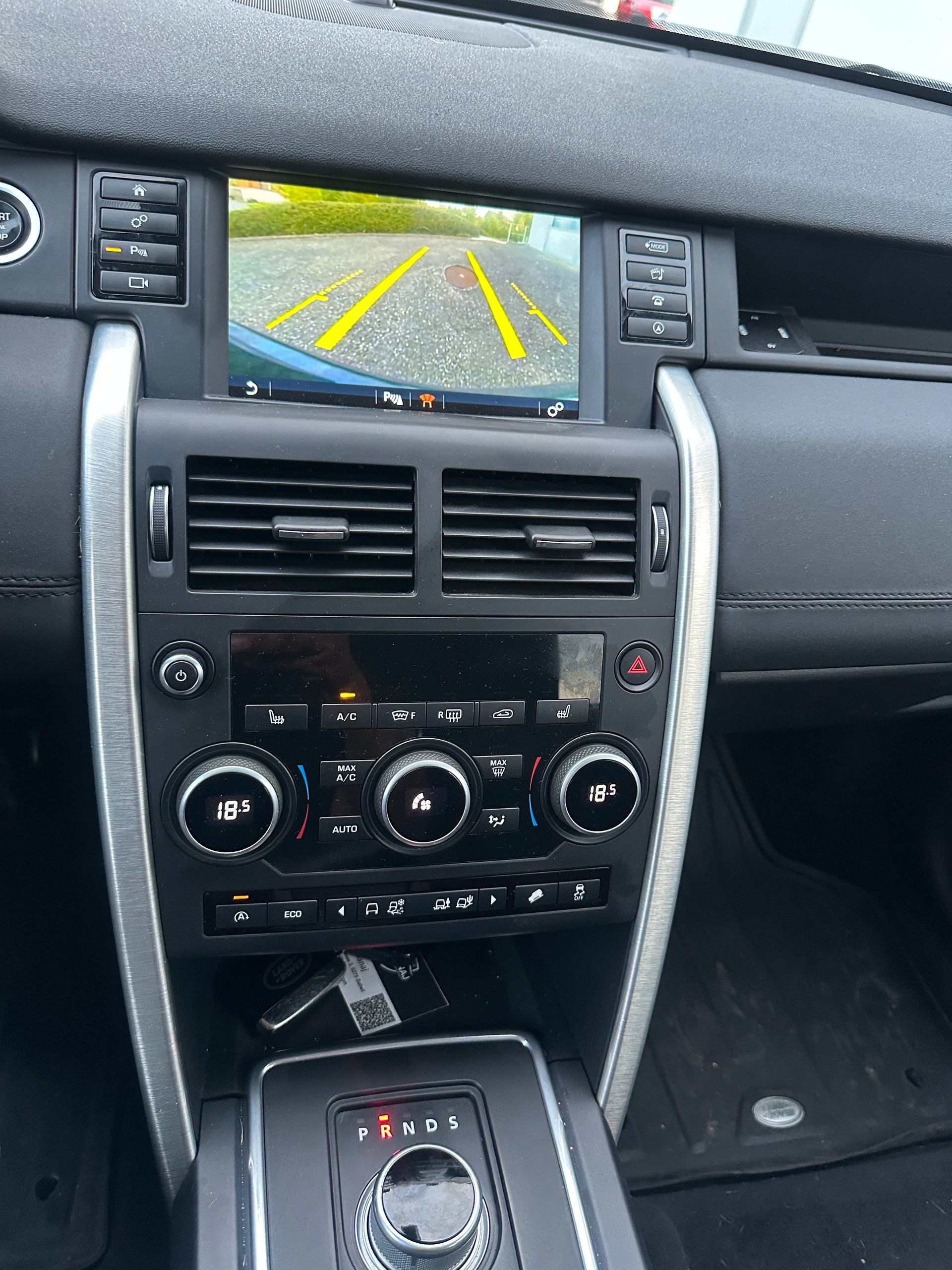 LAND ROVER Discovery Sport 2.0 TD4 SE AT9-image-4