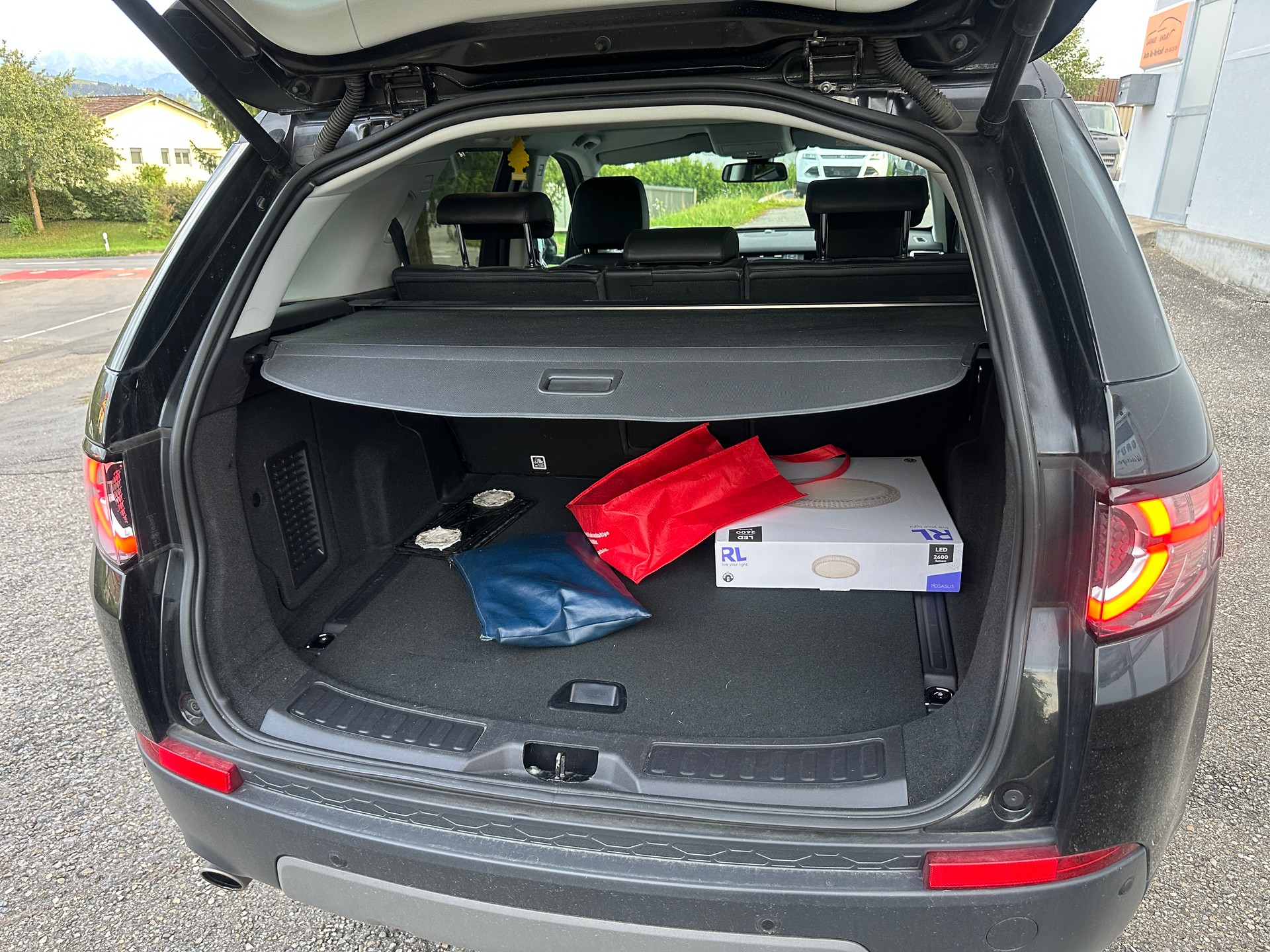 LAND ROVER Discovery Sport 2.0 TD4 SE AT9-image-10