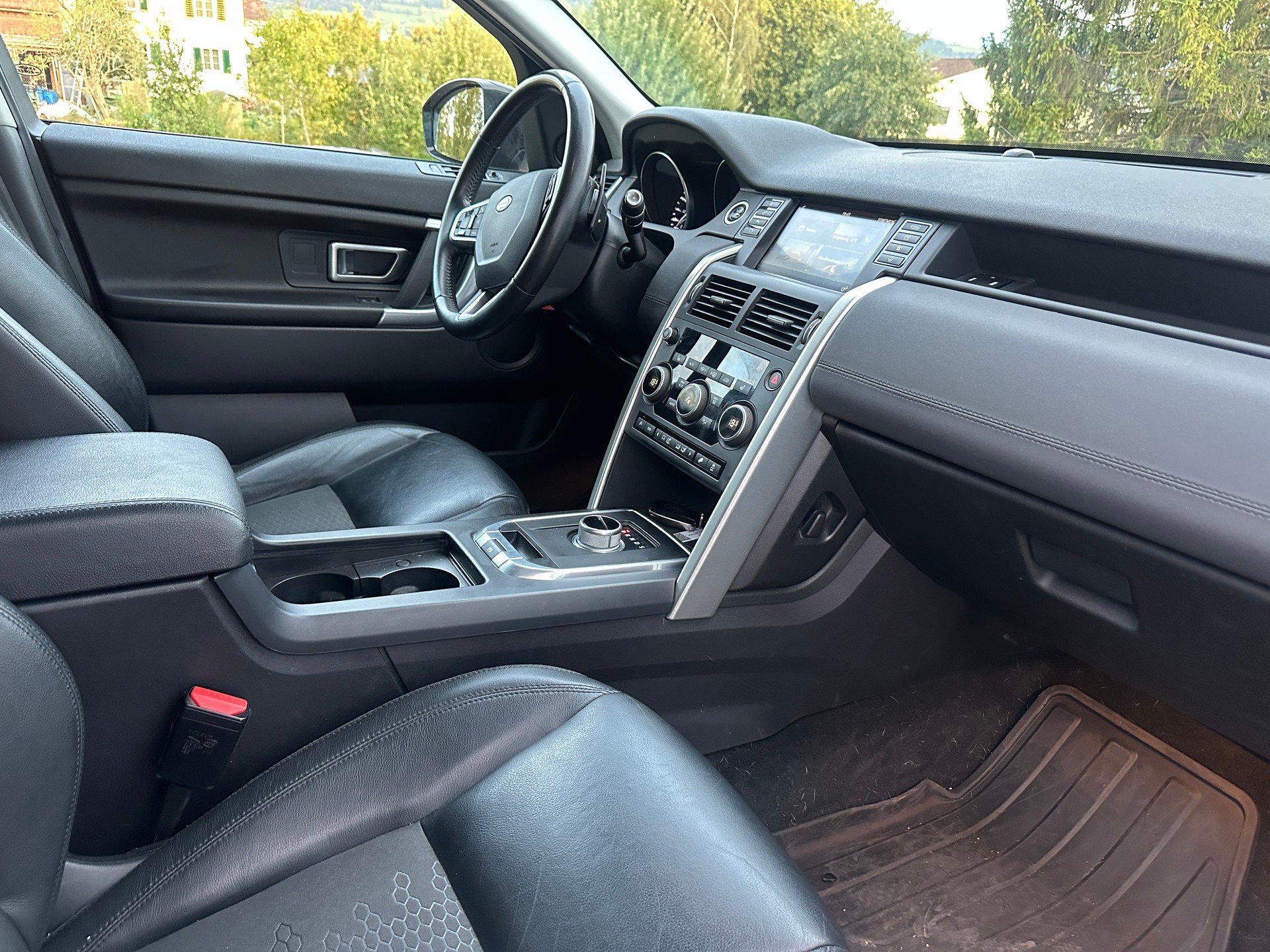 LAND ROVER Discovery Sport 2.0 TD4 SE AT9-image-3