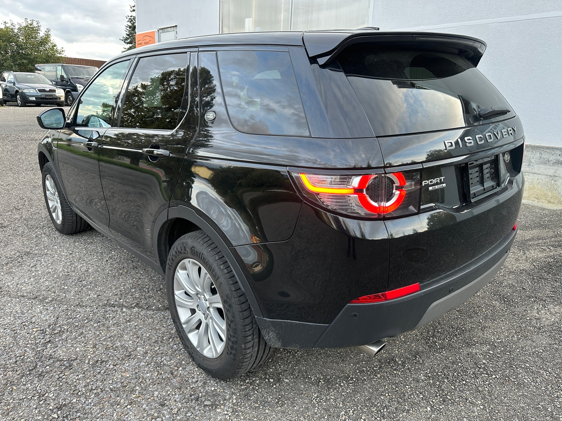 LAND ROVER Discovery Sport 2.0 TD4 SE AT9-image-2