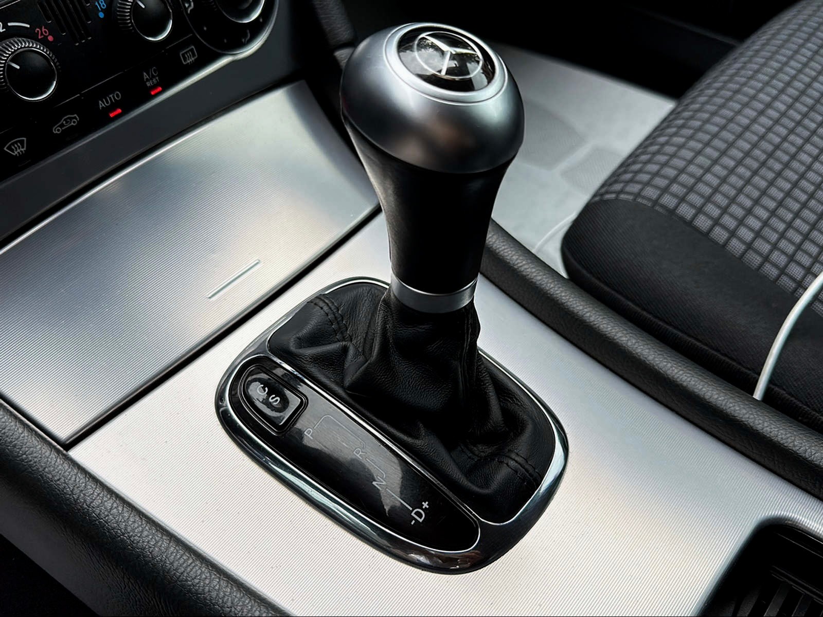 MERCEDES-BENZ C 180 Kompressor-image-12