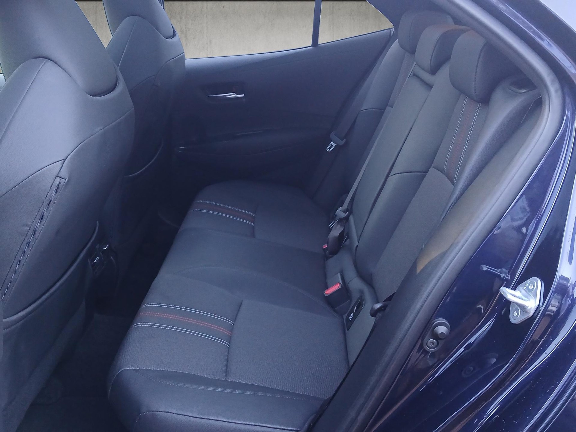 TOYOTA Corolla 2.0 HSD GR-S-image-11