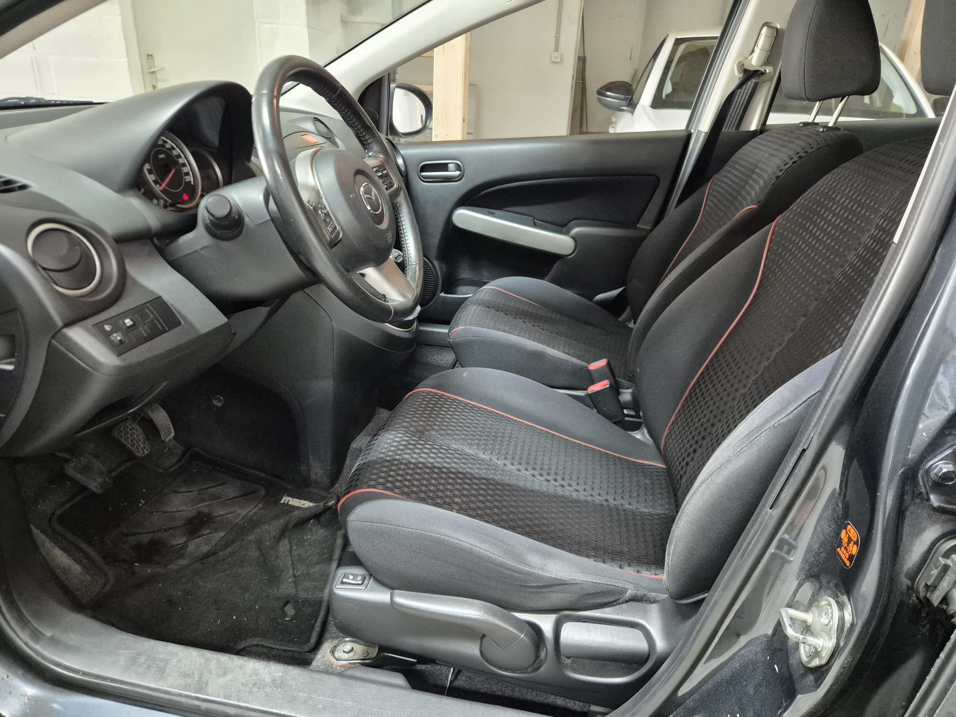MAZDA 2 1.5i 16V Sport-image-6