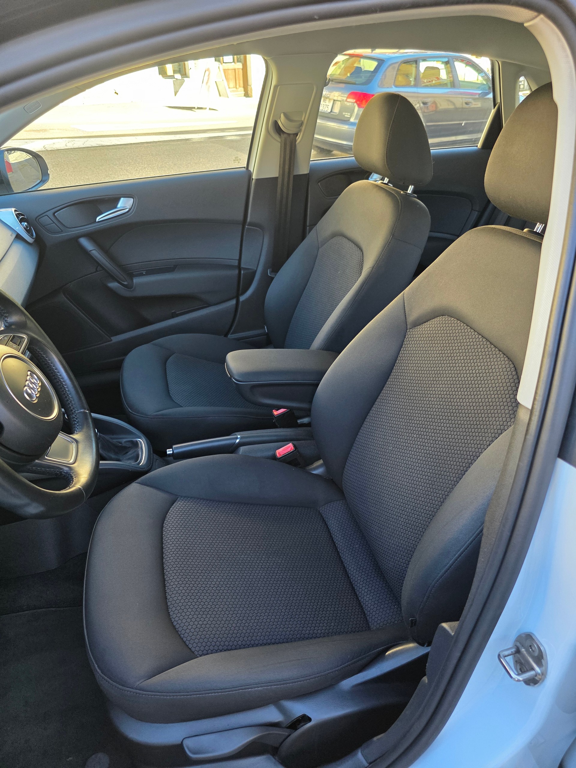 AUDI A1 Sportback 1.2 TFSI Ambition-image-8