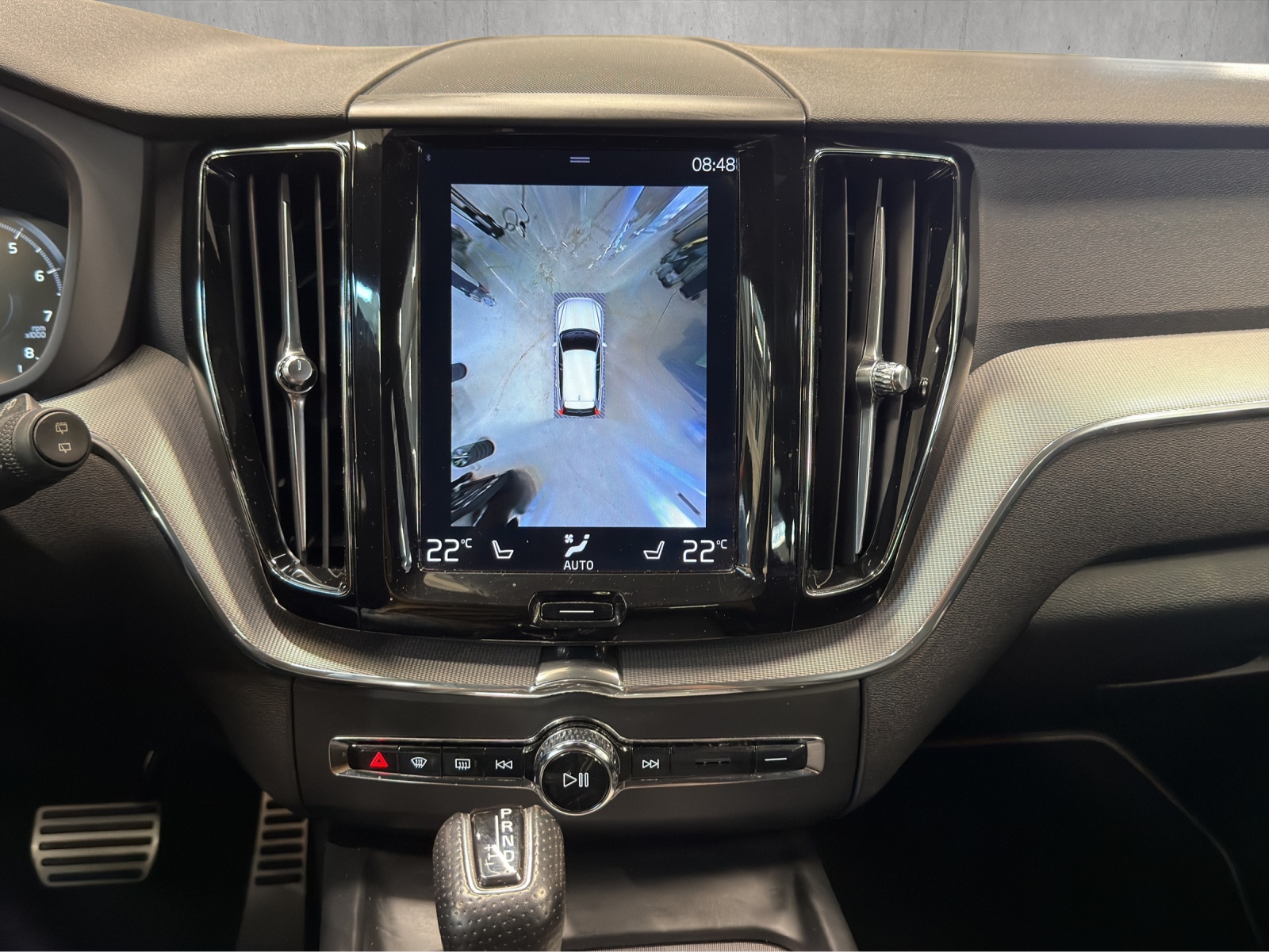 VOLVO XC60 2.0 T6 R-Design AWD-image-14