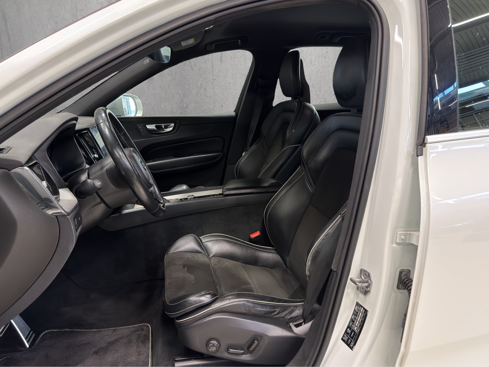 Image VOLVO XC60 XC60 2.0 T6 R-Design AWD