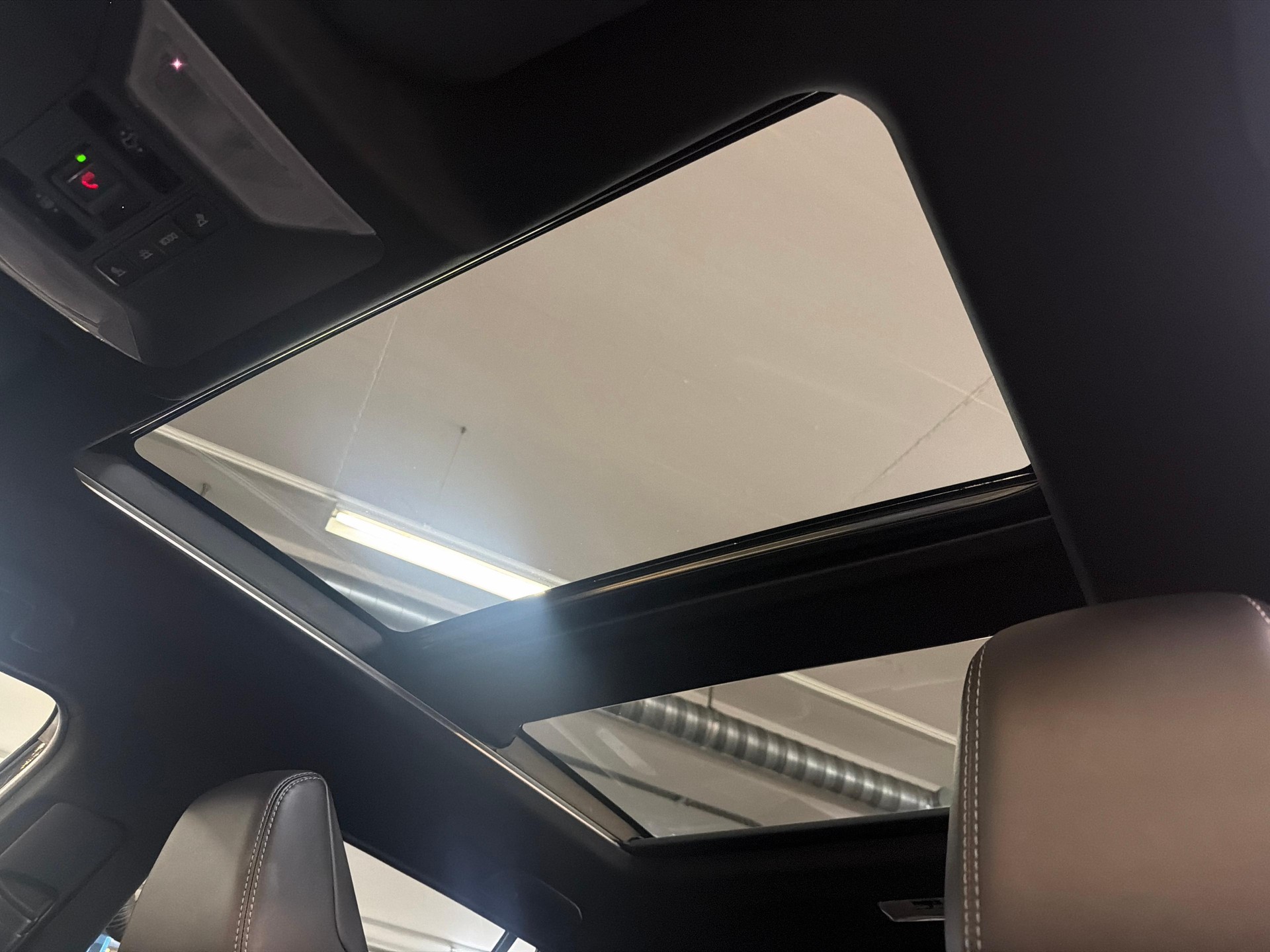 TOYOTA RAV4 2.5 HEV Black Edition-image-16