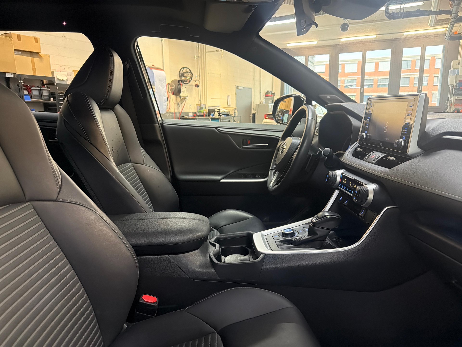 TOYOTA RAV4 2.5 HEV Black Edition-image-9