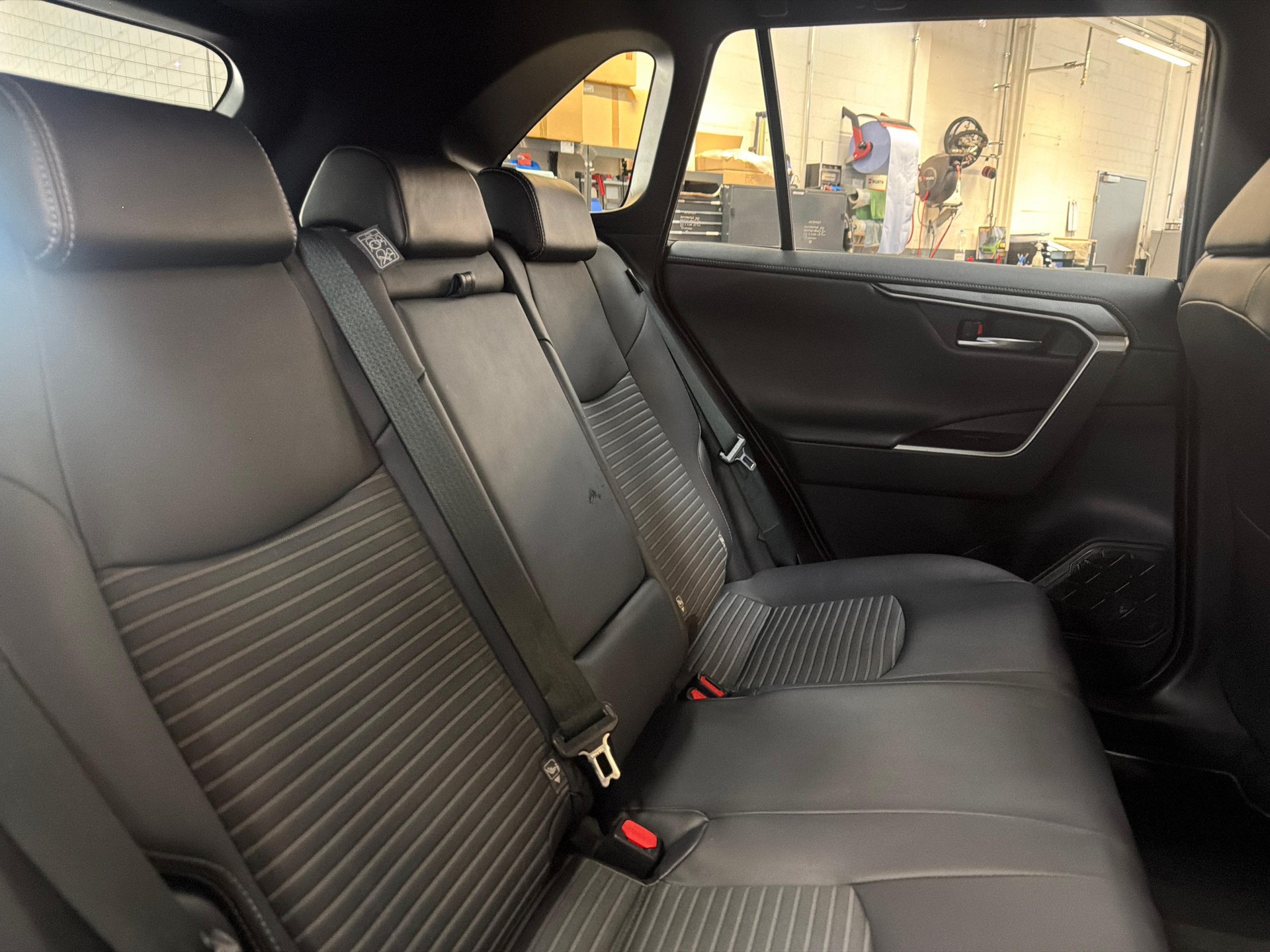 TOYOTA RAV4 2.5 HEV Black Edition-image-10