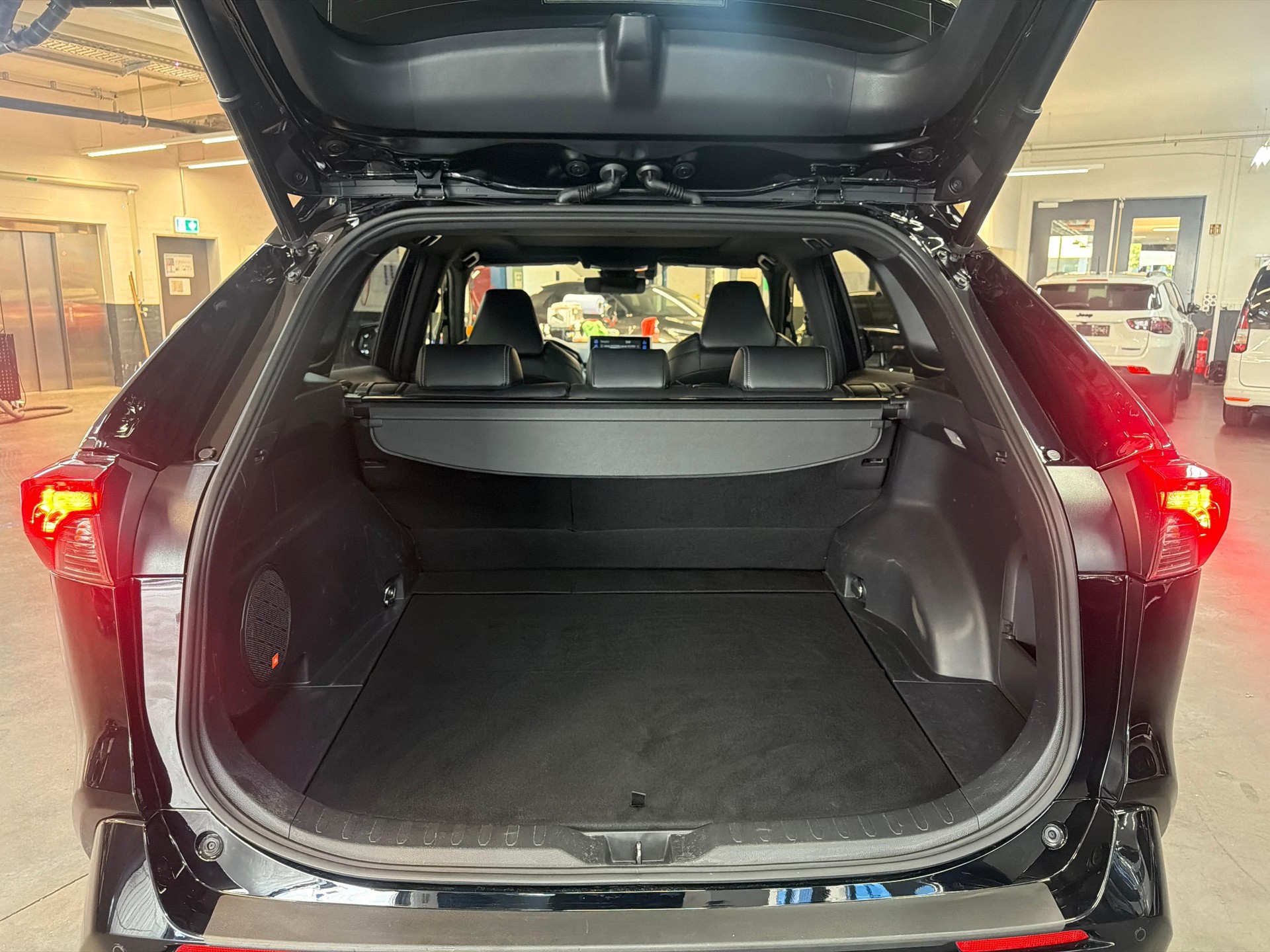 TOYOTA RAV4 2.5 HEV Black Edition-image-11
