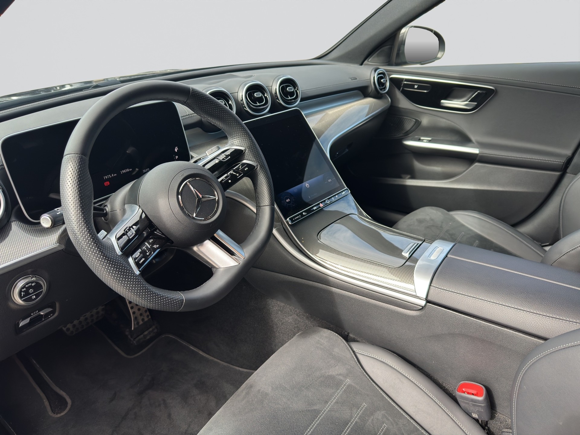 MERCEDES-BENZ C 300 d AMG Line-image-6