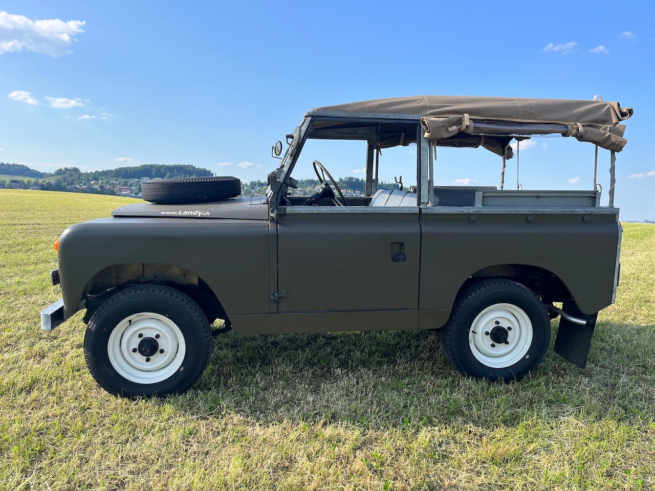 LAND ROVER 88 Serie 2a-image-1