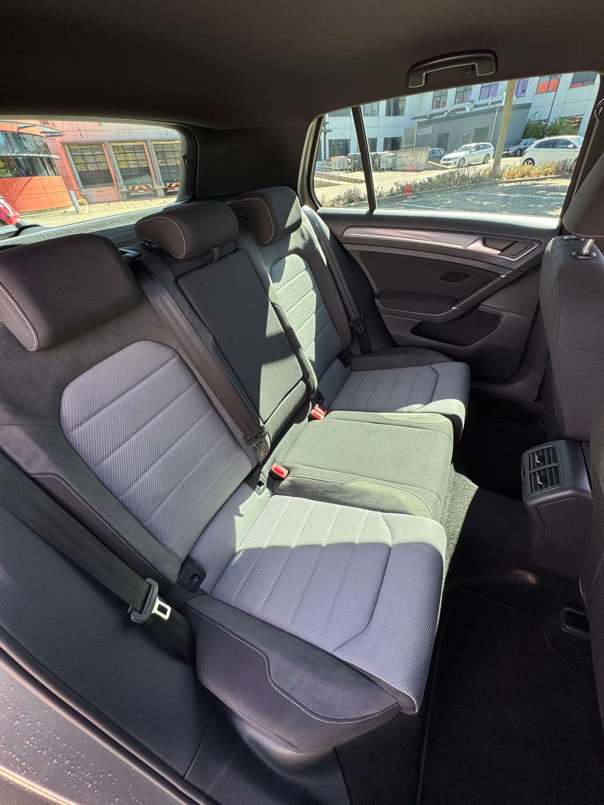 VW 1.4 TSI ACT Lounge R-Line DSG-image-7