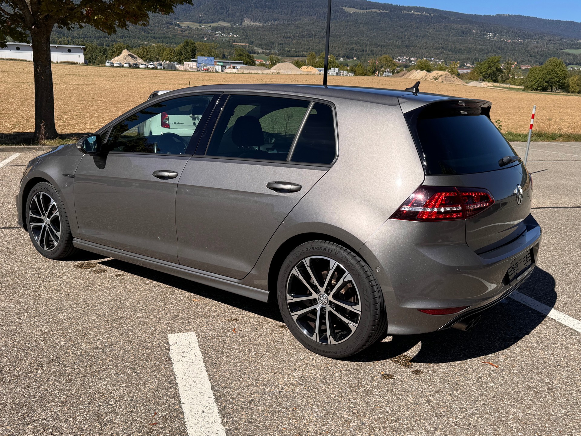 VW 1.4 TSI ACT Lounge R-Line DSG-image-3
