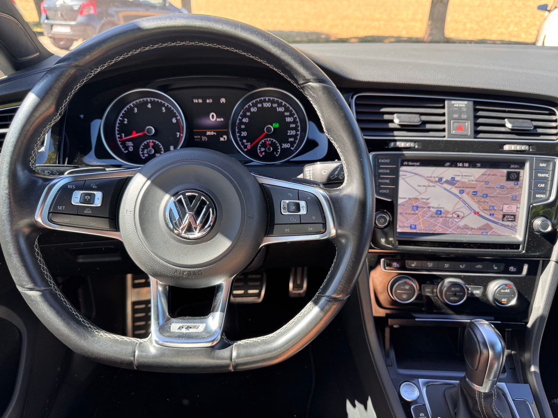 VW 1.4 TSI ACT Lounge R-Line DSG-image-9