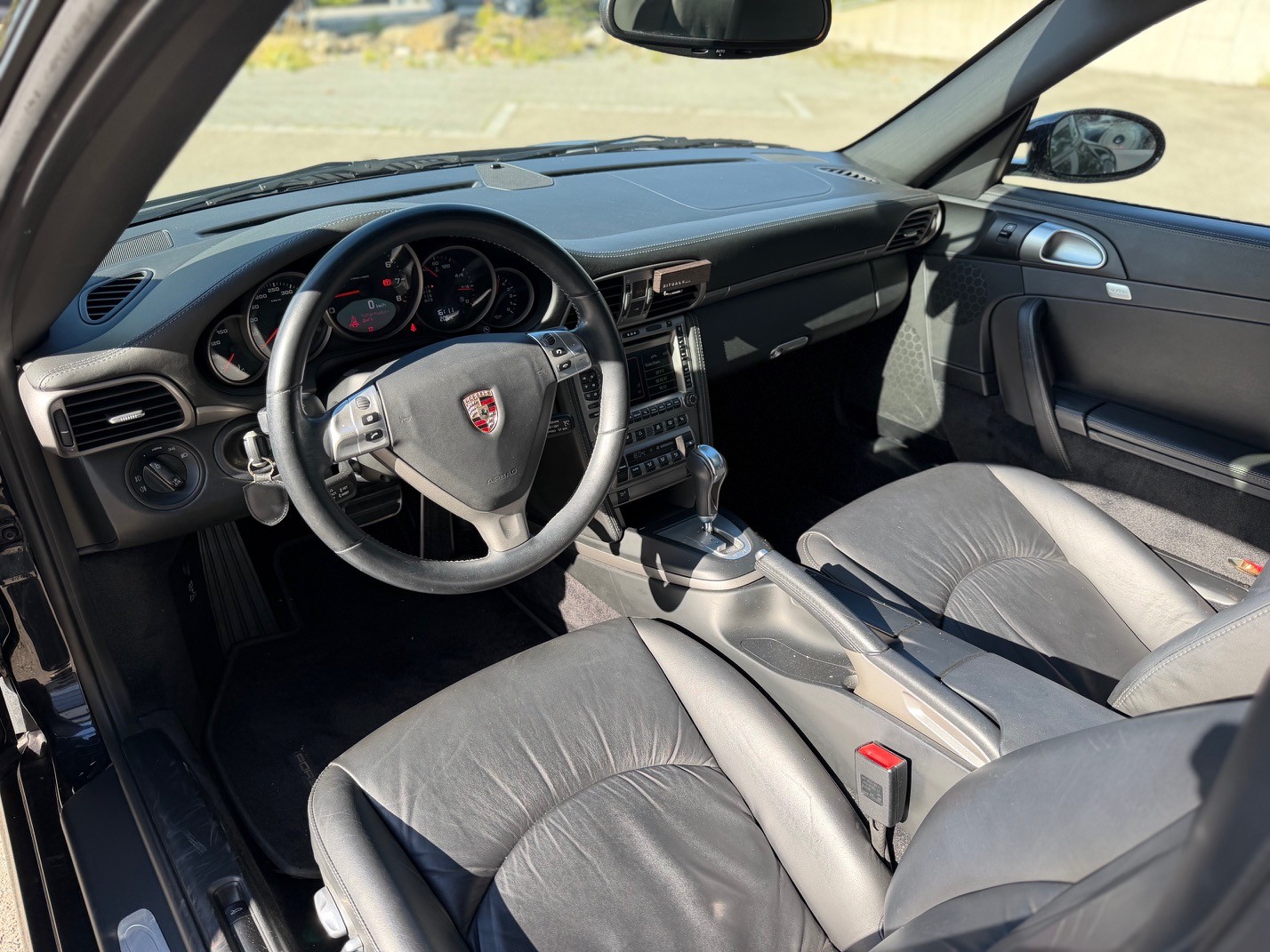 PORSCHE Carrera-image-6